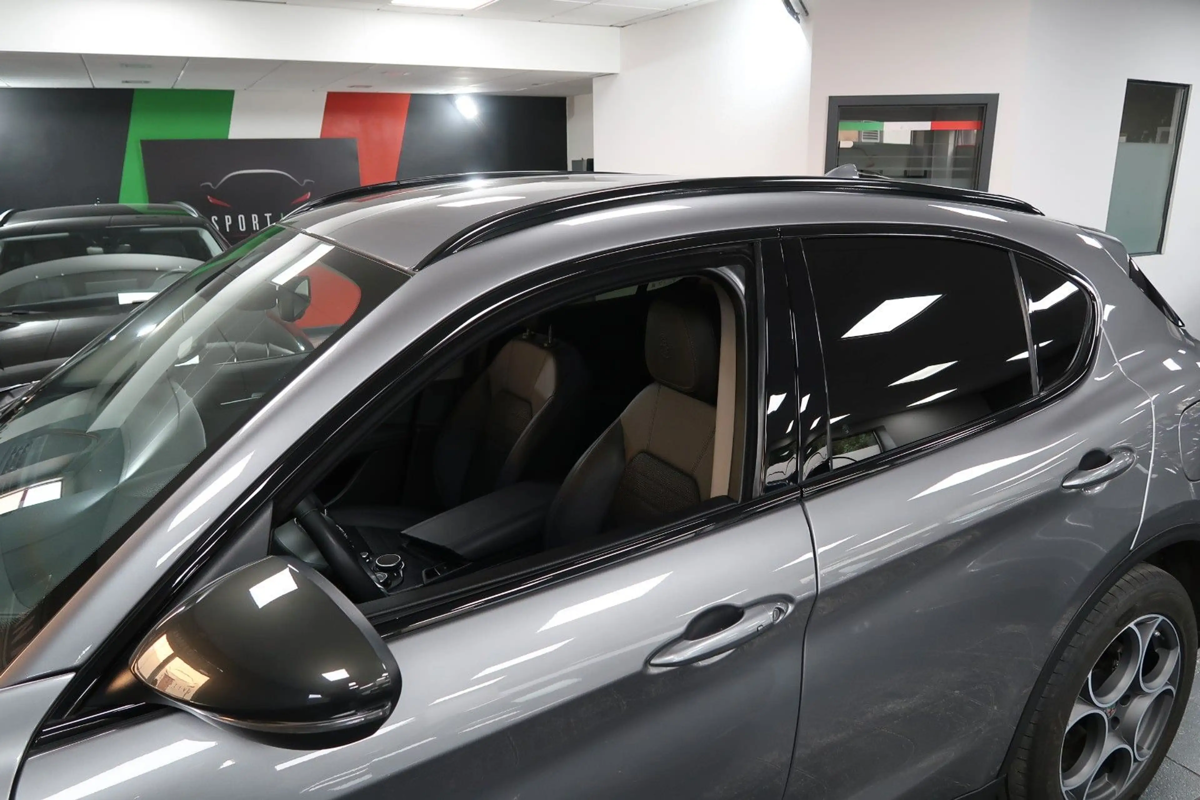 Alfa Romeo Stelvio B-Tech Q4*Carplay*BLS*AHK*KEYLESS*BI-XEN — photo 8