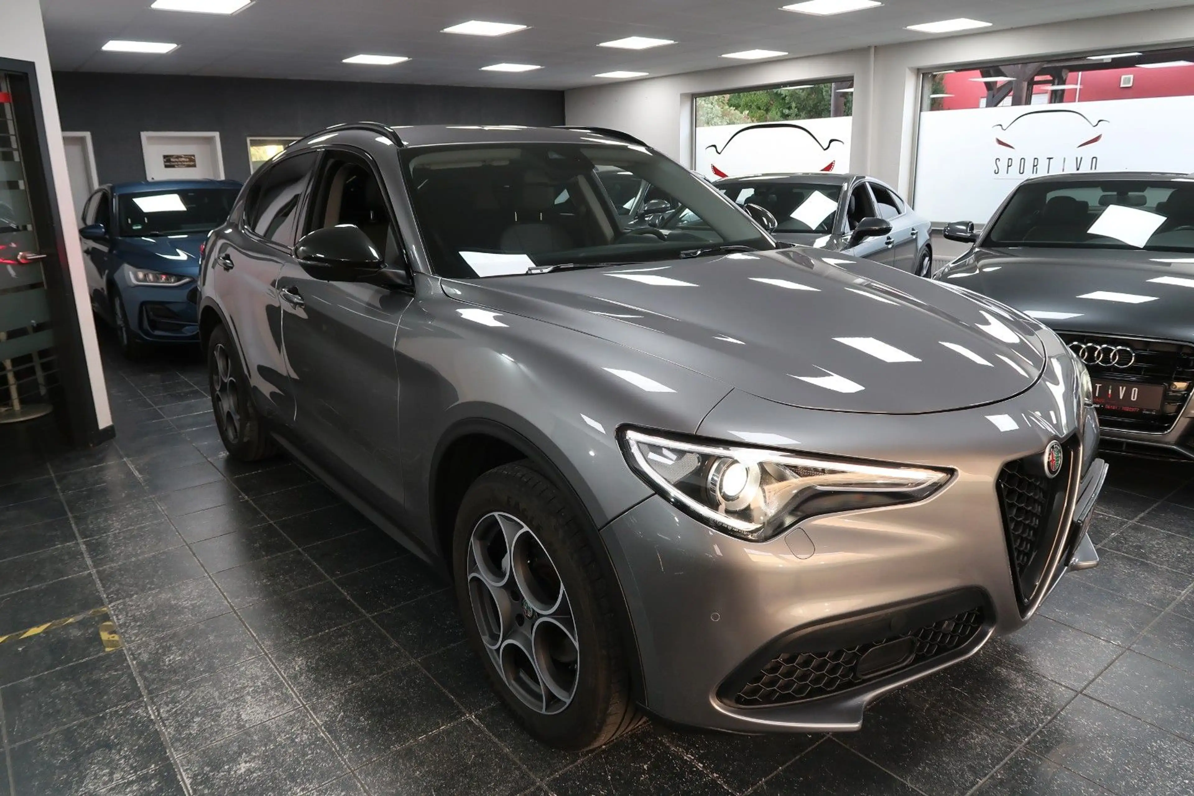 Alfa Romeo Stelvio B-Tech Q4*Carplay*BLS*AHK*KEYLESS*BI-XEN — photo 3