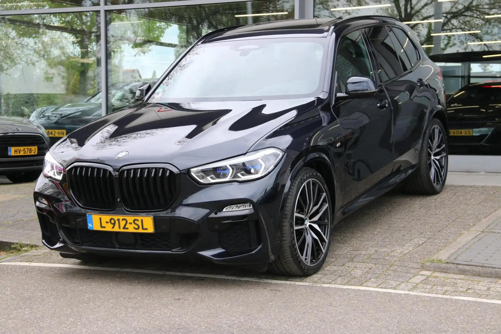 BMW X5 XDrive40d High Executive M-PAKKET NL-AUTO PANO! Zwart - 2