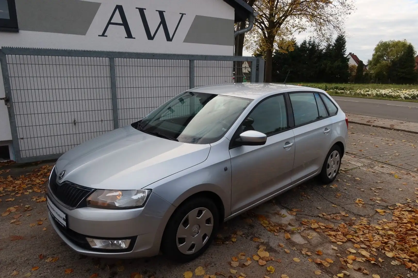 Skoda Rapid/Spaceback Spaceback Ambition|Tempomat|77KW|SHZ| Silber - 1