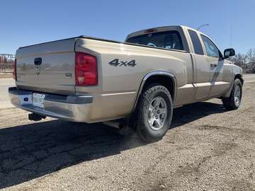 Club Cab 4WD SLT