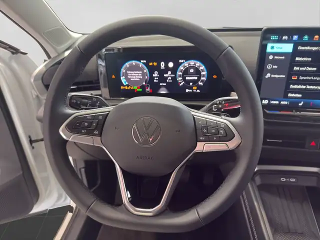 Volkswagen T-Roc view 9