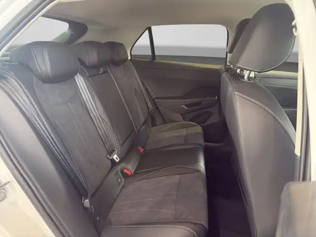 Volkswagen T-Roc view 6
