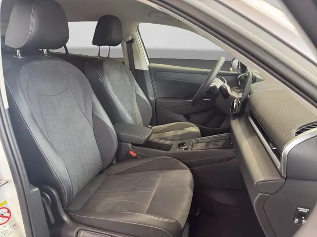Volkswagen T-Roc view 4