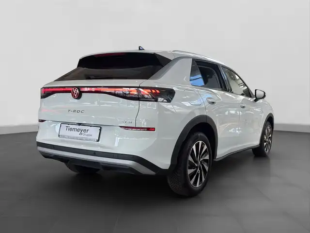 Volkswagen T-Roc view 3