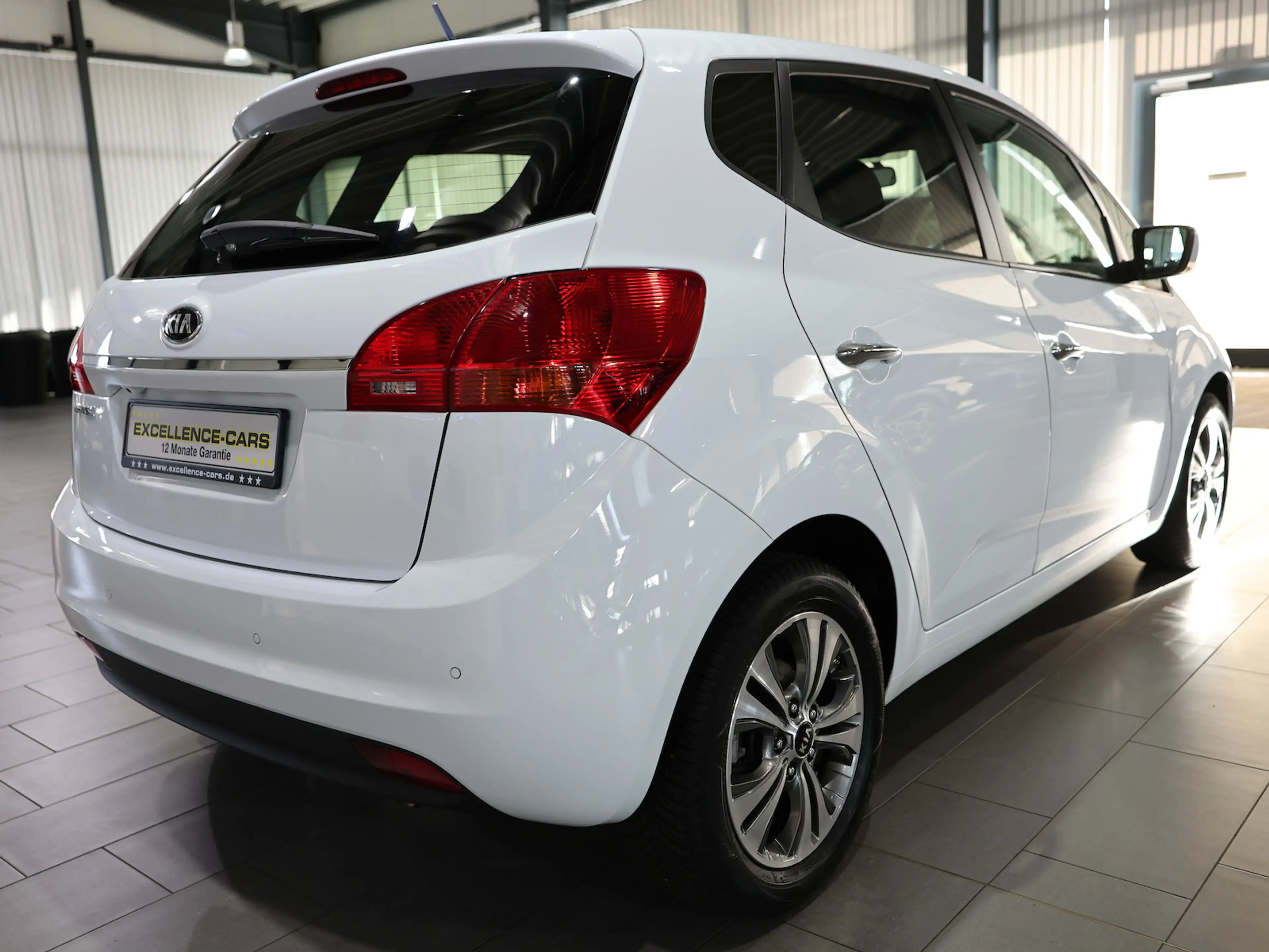 Kia Venga 1.4i DREAM TEAM / NAVI+KAMERA / MFL-BEHEIZ — photo 10