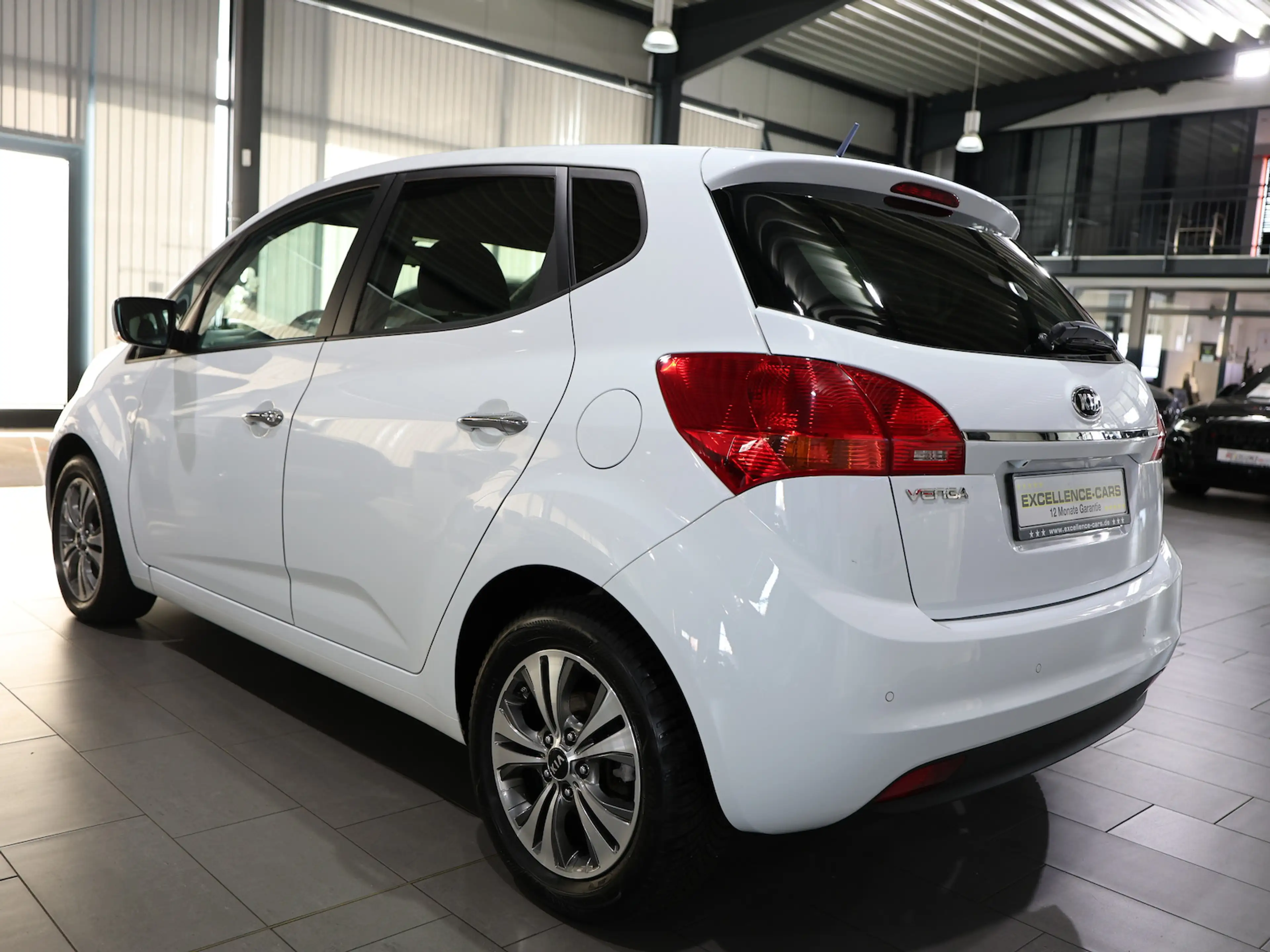 Kia Venga 1.4i DREAM TEAM / NAVI+KAMERA / MFL-BEHEIZ — photo 9