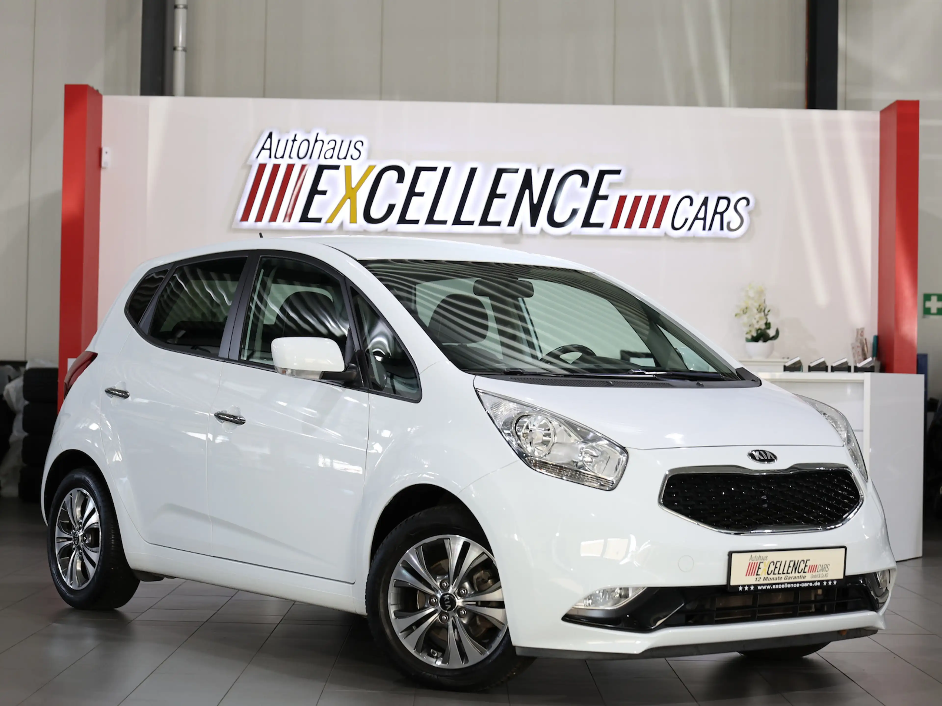 Kia Venga 1.4i DREAM TEAM / NAVI+KAMERA / MFL-BEHEIZ