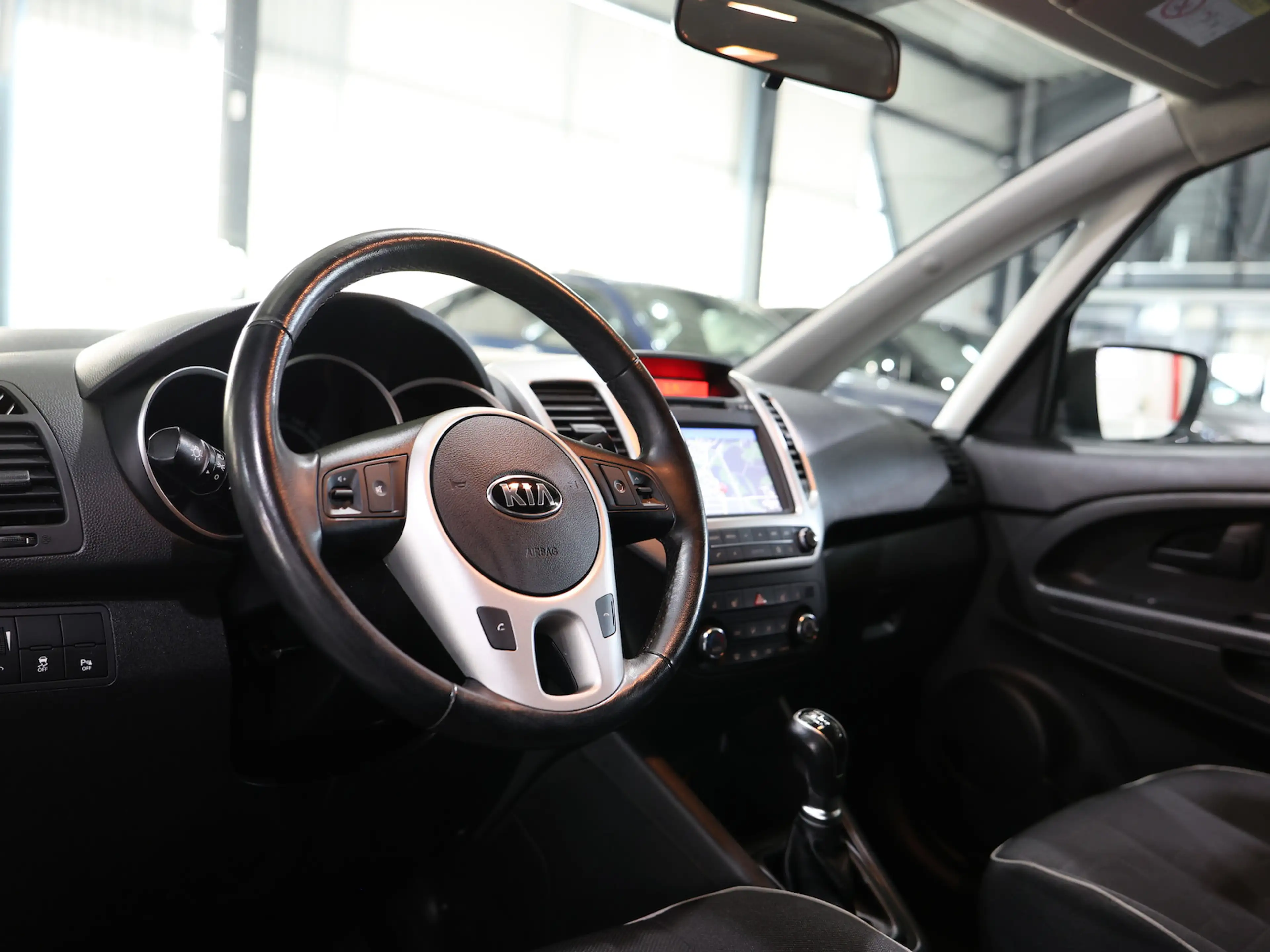 Kia Venga 1.4i DREAM TEAM / NAVI+KAMERA / MFL-BEHEIZ — photo 14