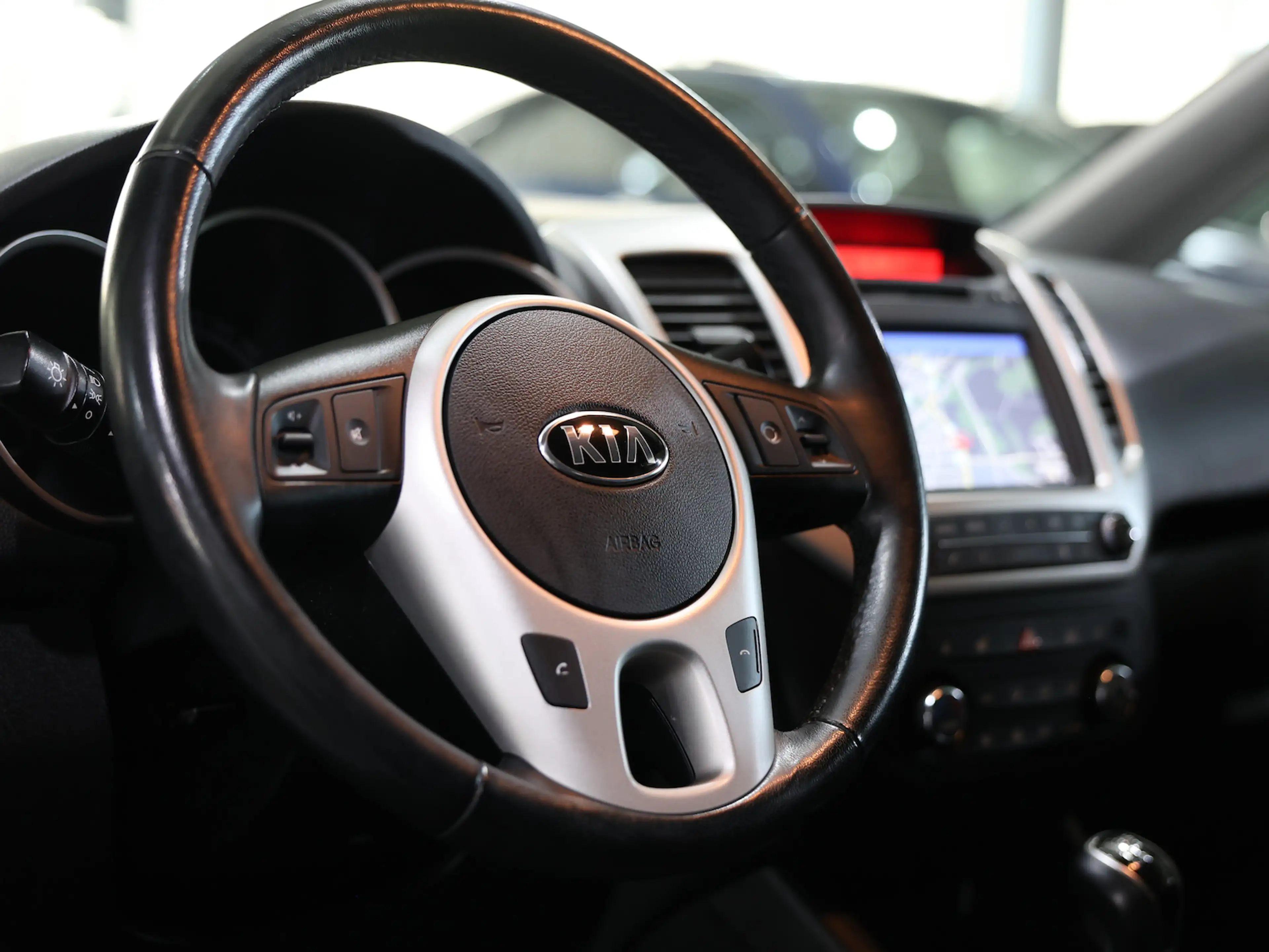 Kia Venga 1.4i DREAM TEAM / NAVI+KAMERA / MFL-BEHEIZ — photo 15