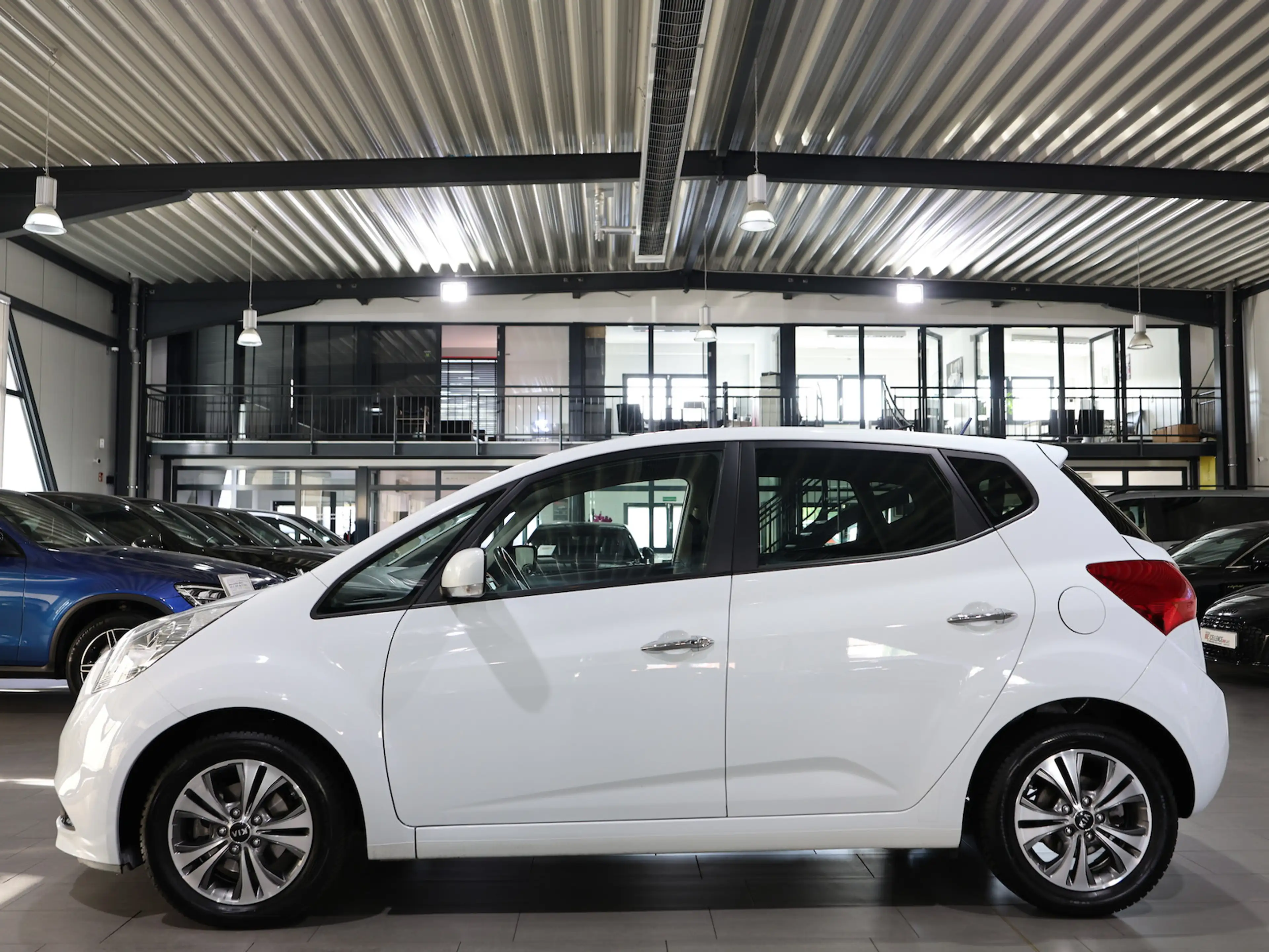 Kia Venga 1.4i DREAM TEAM / NAVI+KAMERA / MFL-BEHEIZ — photo 7