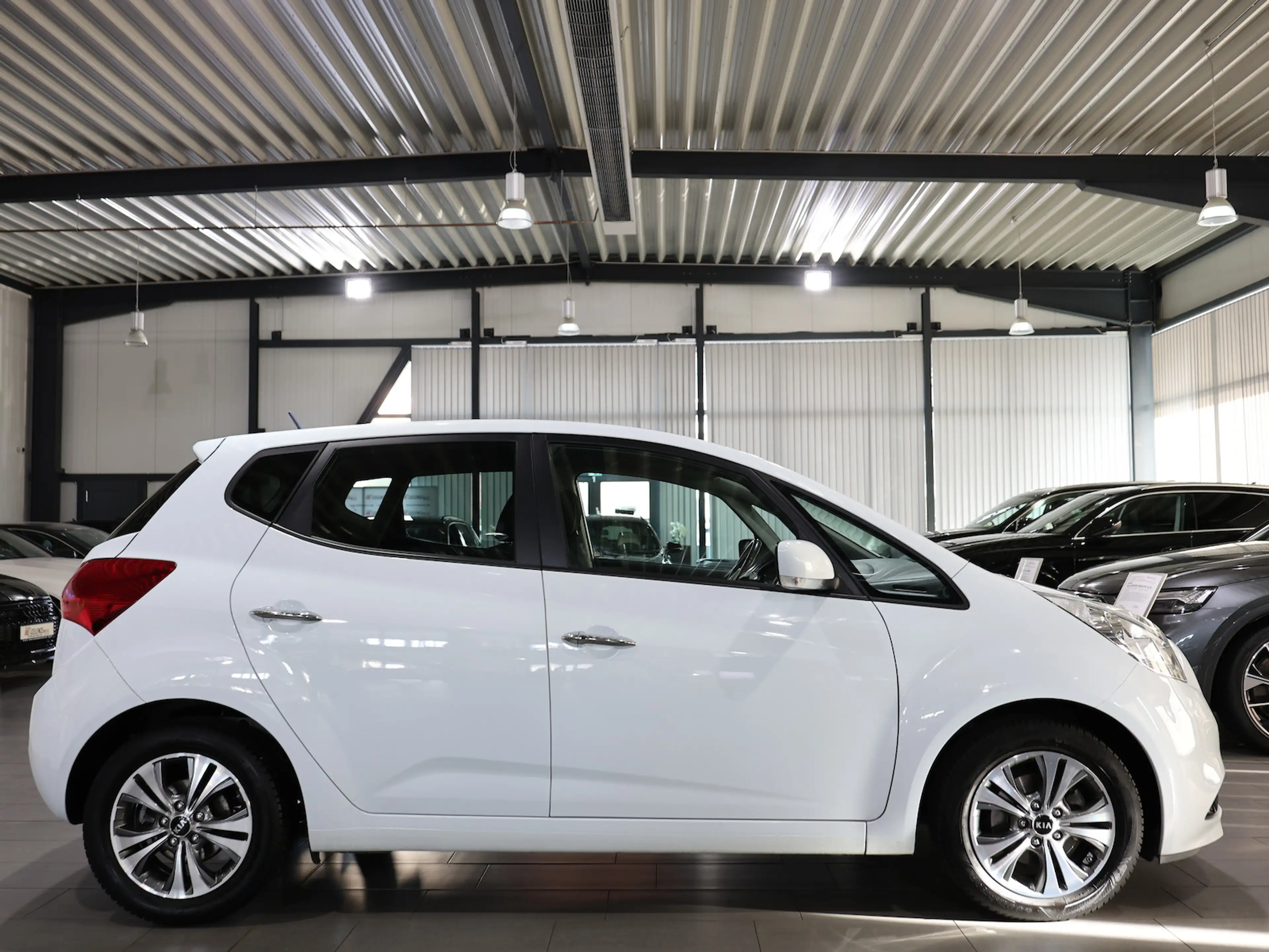 Kia Venga 1.4i DREAM TEAM / NAVI+KAMERA / MFL-BEHEIZ — photo 8