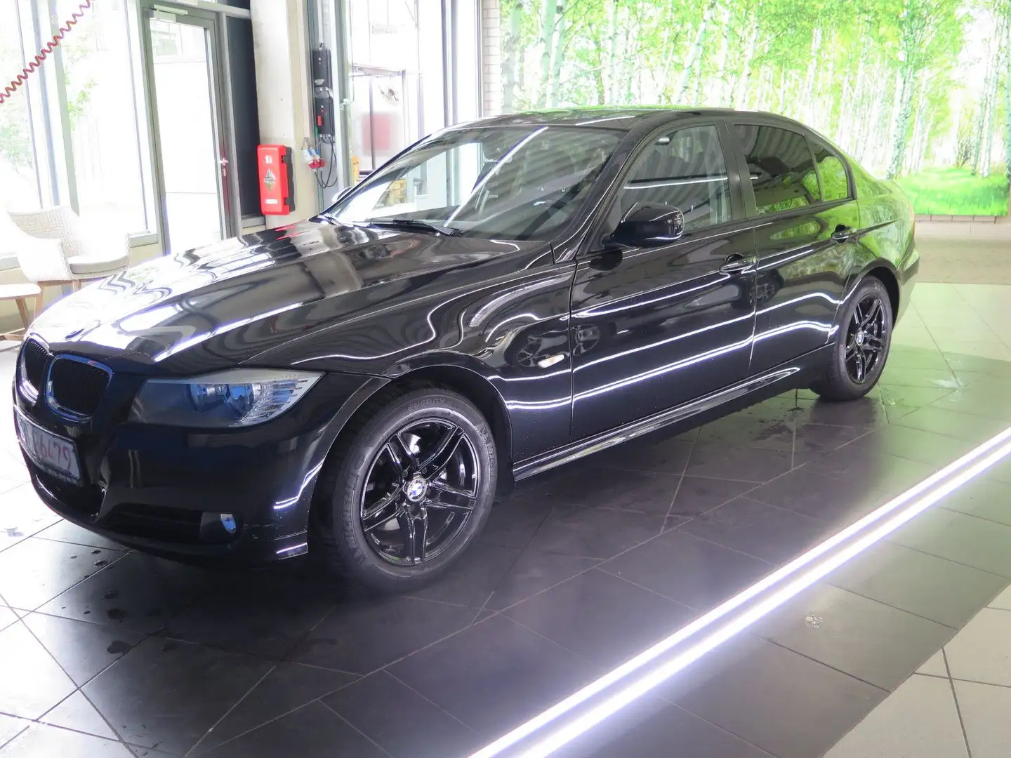 BMW 318 i Limo,Sitzheiz/PDC/Sport/Klimaa./AHK/Sitzhzg Black - 1