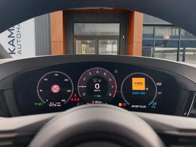 Porsche Cayenne view 10