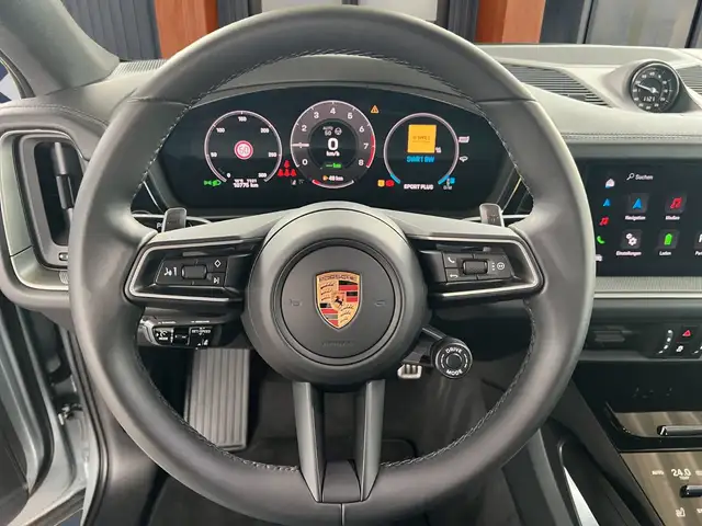 Porsche Cayenne view 9