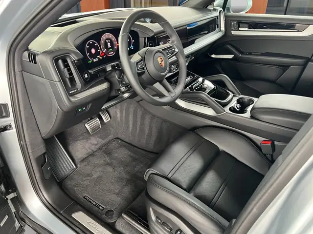 Porsche Cayenne view 4