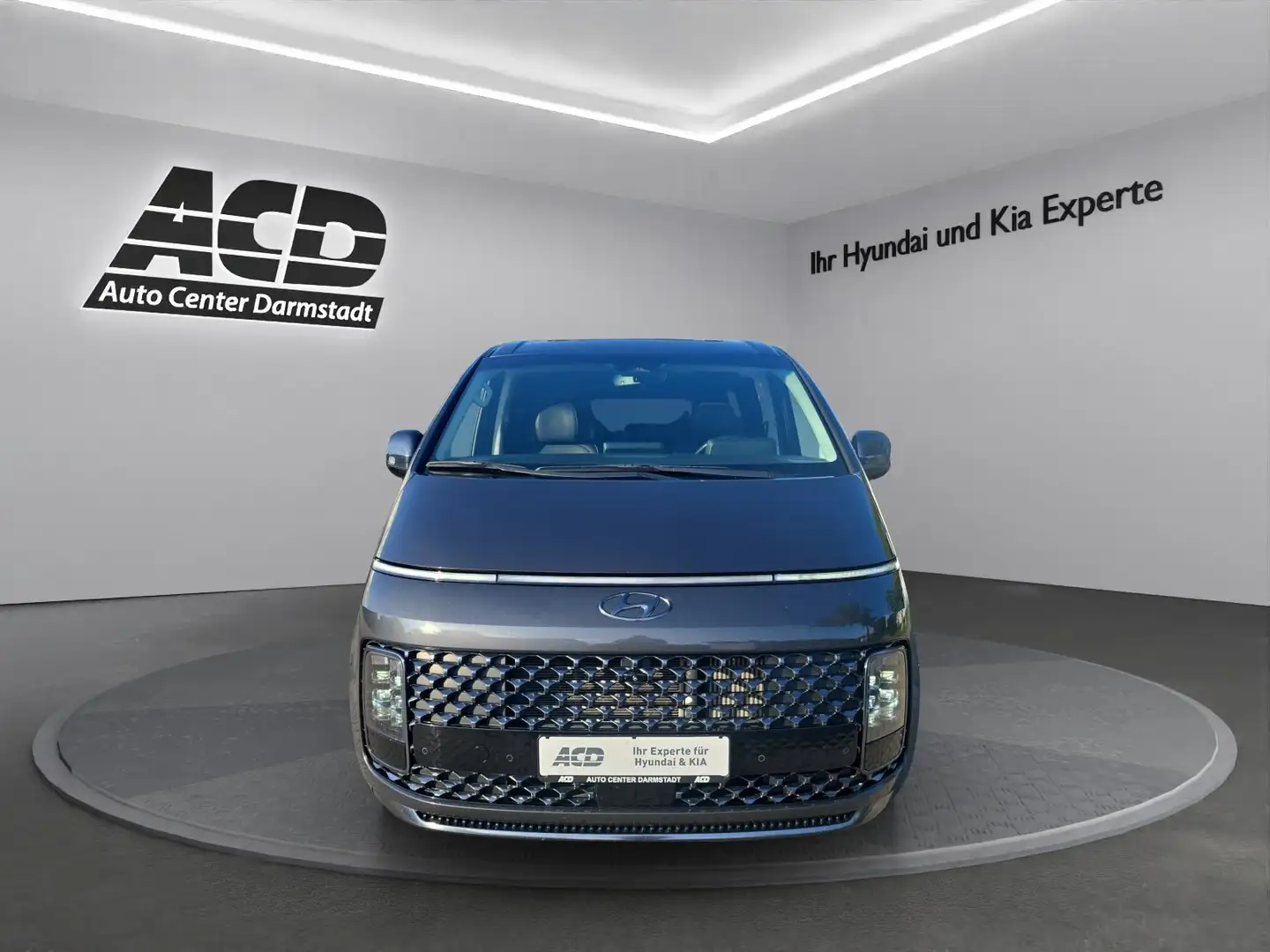 Hyundai STARIA Staria 2,2D AT Signature 7-SITZER*4WD*PANO*VOLLAUS Grau - 2