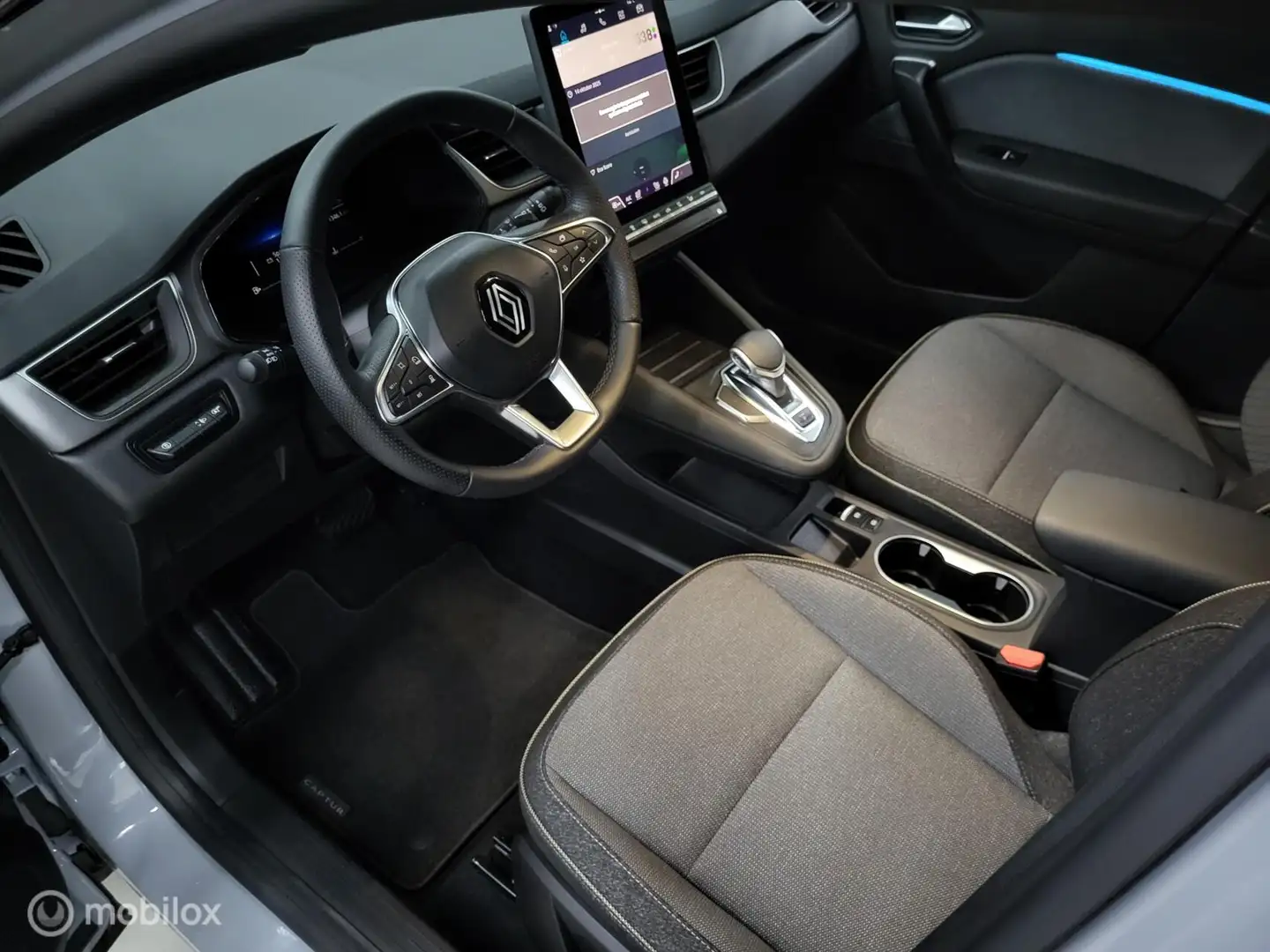Renault Captur 1.3 mild hybrid 160 techno Automaat, rijklaar Grijs - 2