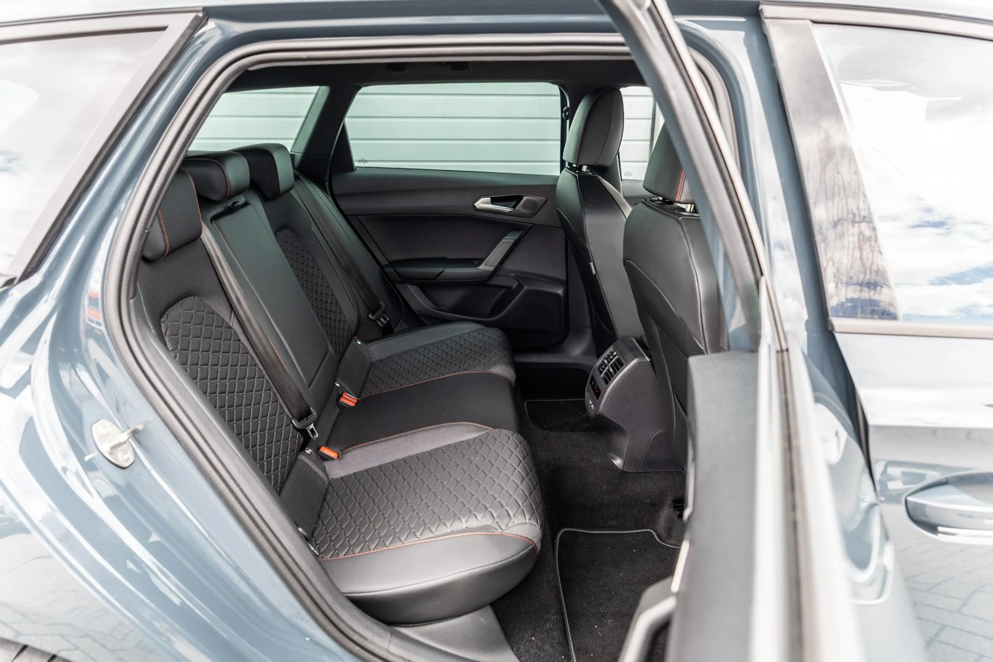 SEAT Leon e-Hybrid Sportstourer 1.5 TSI 204pk FR Business | Stoel-/ S — photo 15
