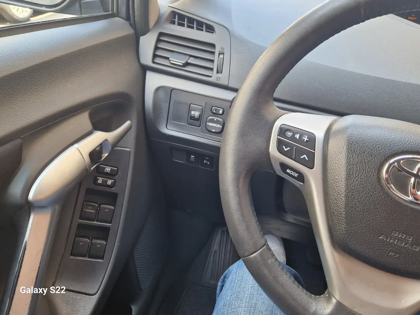 Toyota Verso 2.0 D-4D Executive III 5pl. DPF Šedá - 1