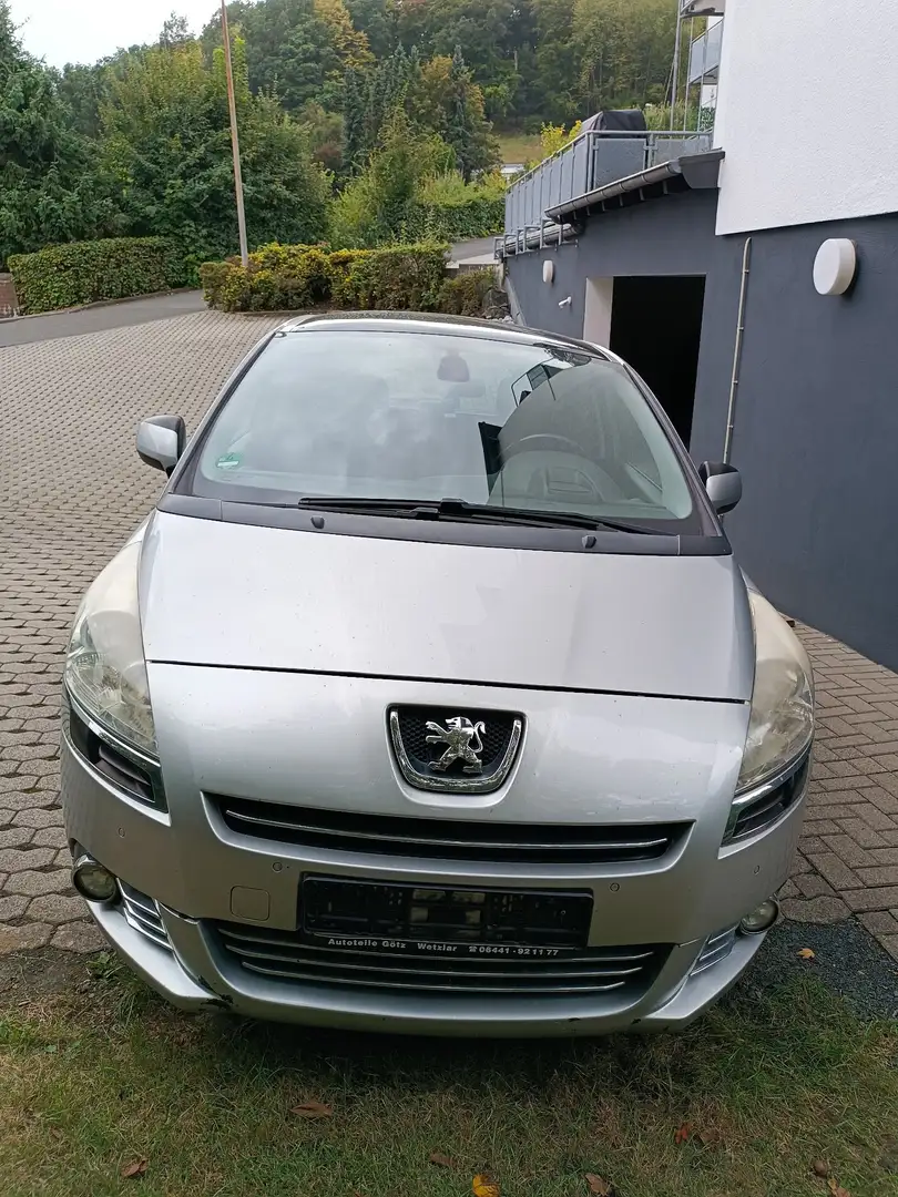 Peugeot 5008 HDI FAP 150 Family Grau - 1