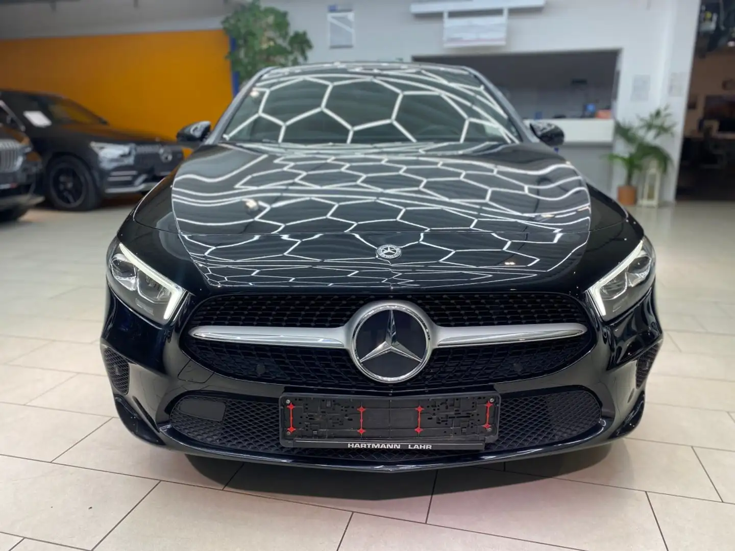 Mercedes-Benz A 180 d Limousine Automatik Navi Teilleder Tempo SHZ PDC Schwarz - 2