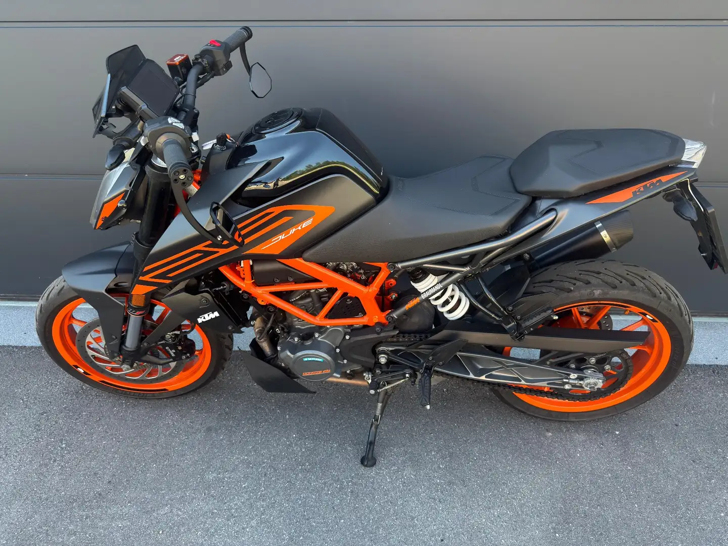 KTM 125 Duke Schwarz/Orange mit LEOVINCE SPORTAUSPUFF Schwarz - 2