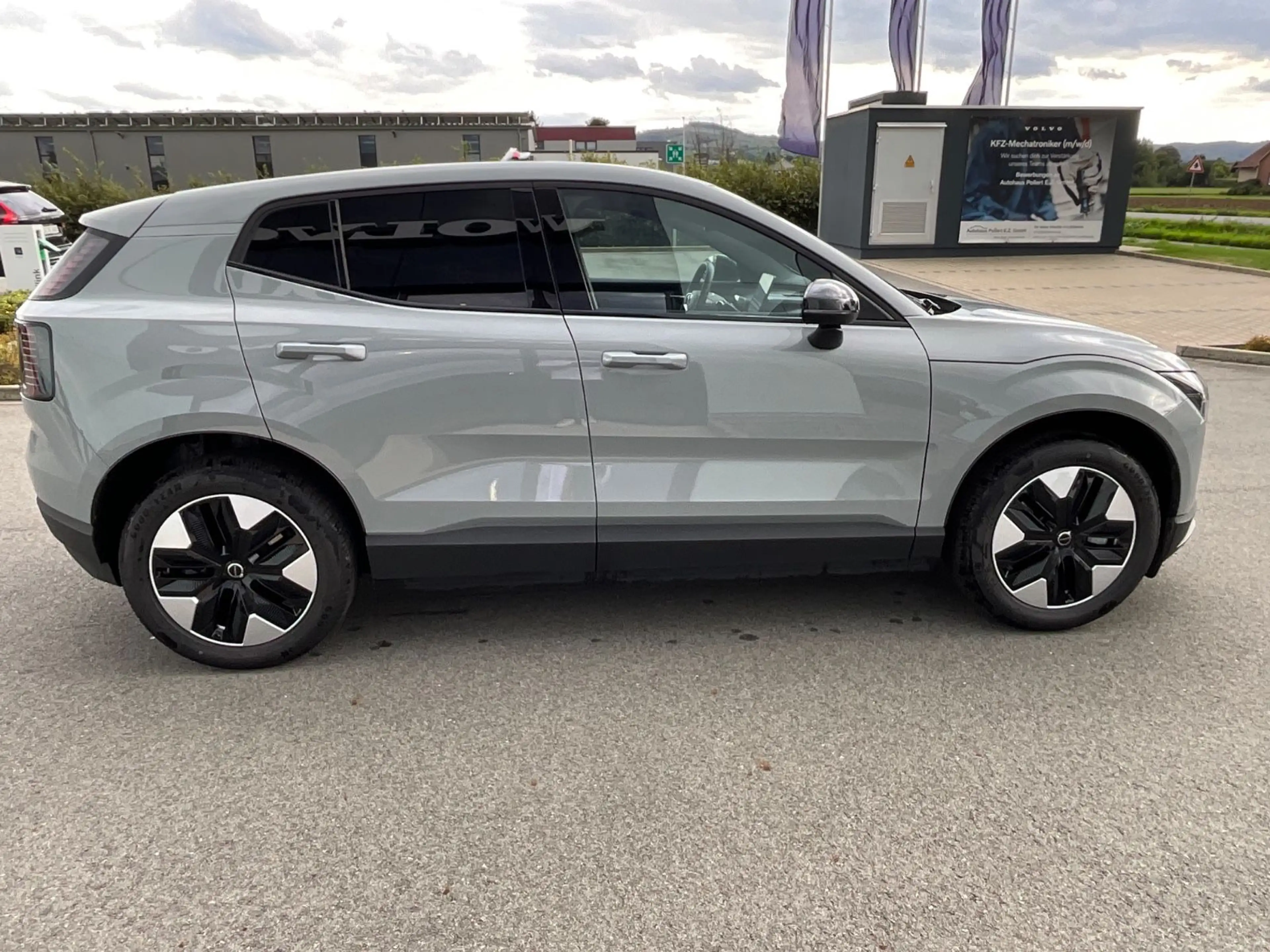 Volvo EX30 Plus 2WD — photo 6