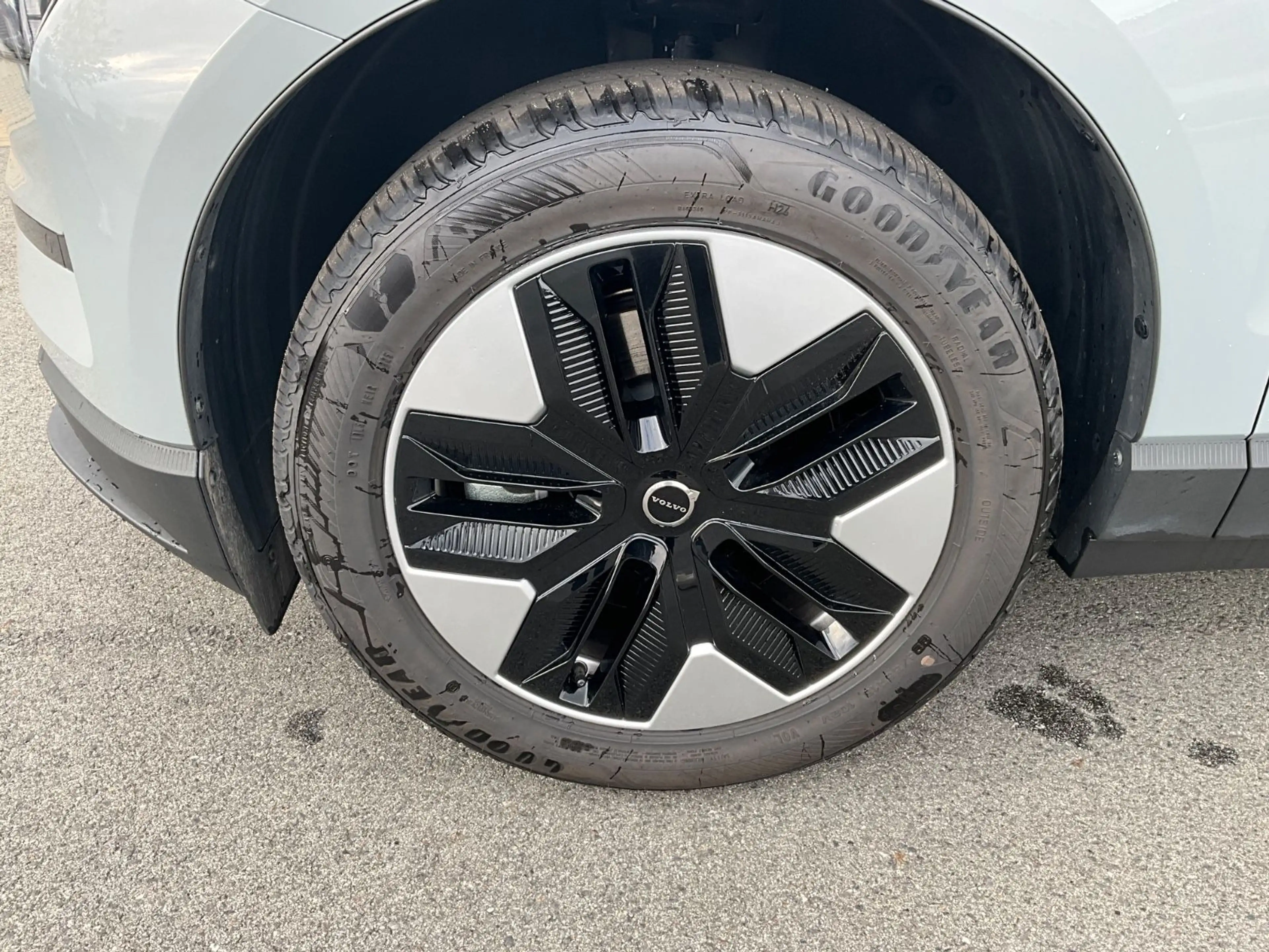 Volvo EX30 Plus 2WD — photo 9