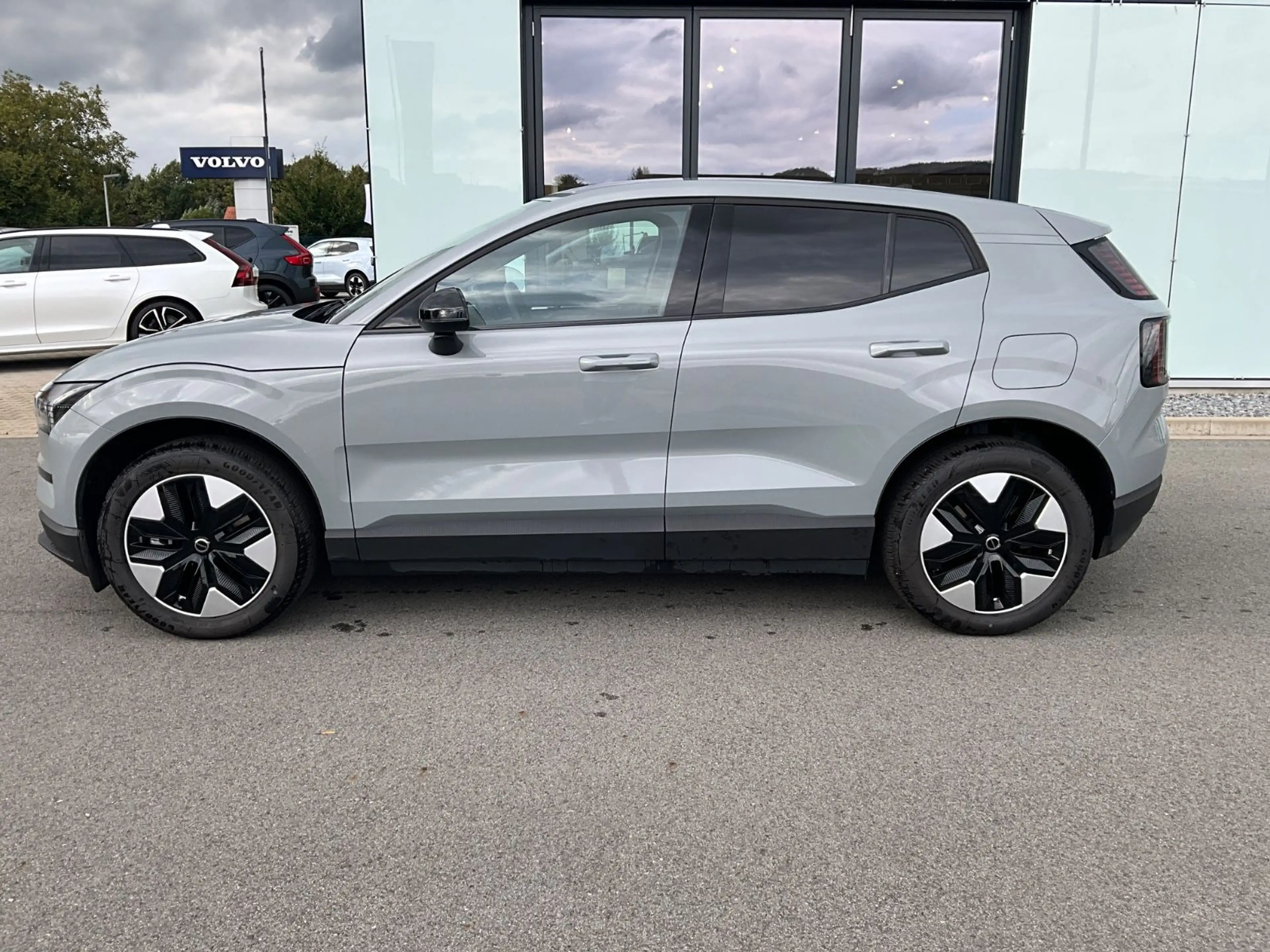 Volvo EX30 Plus 2WD — photo 2