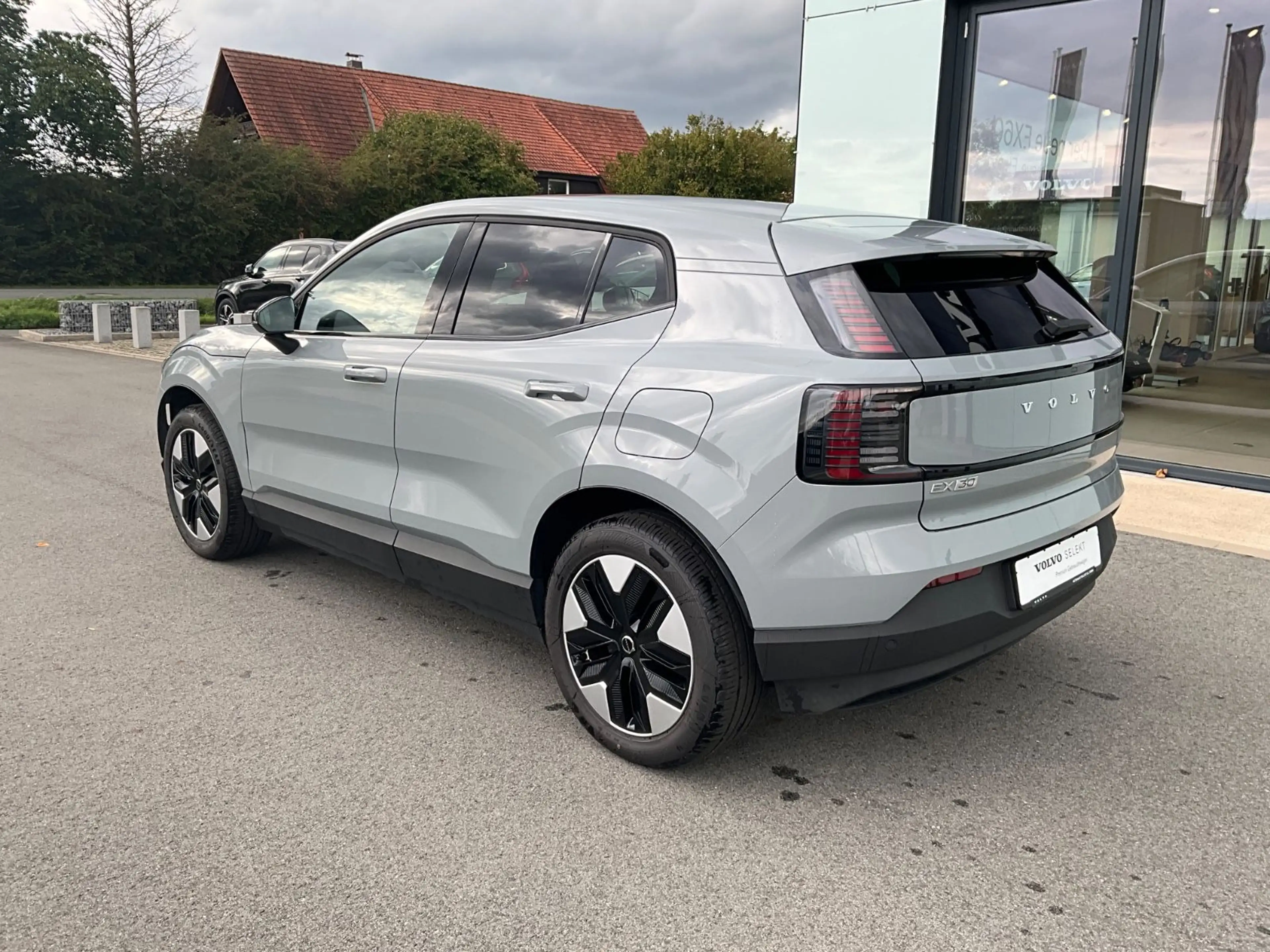 Volvo EX30 Plus 2WD — photo 3