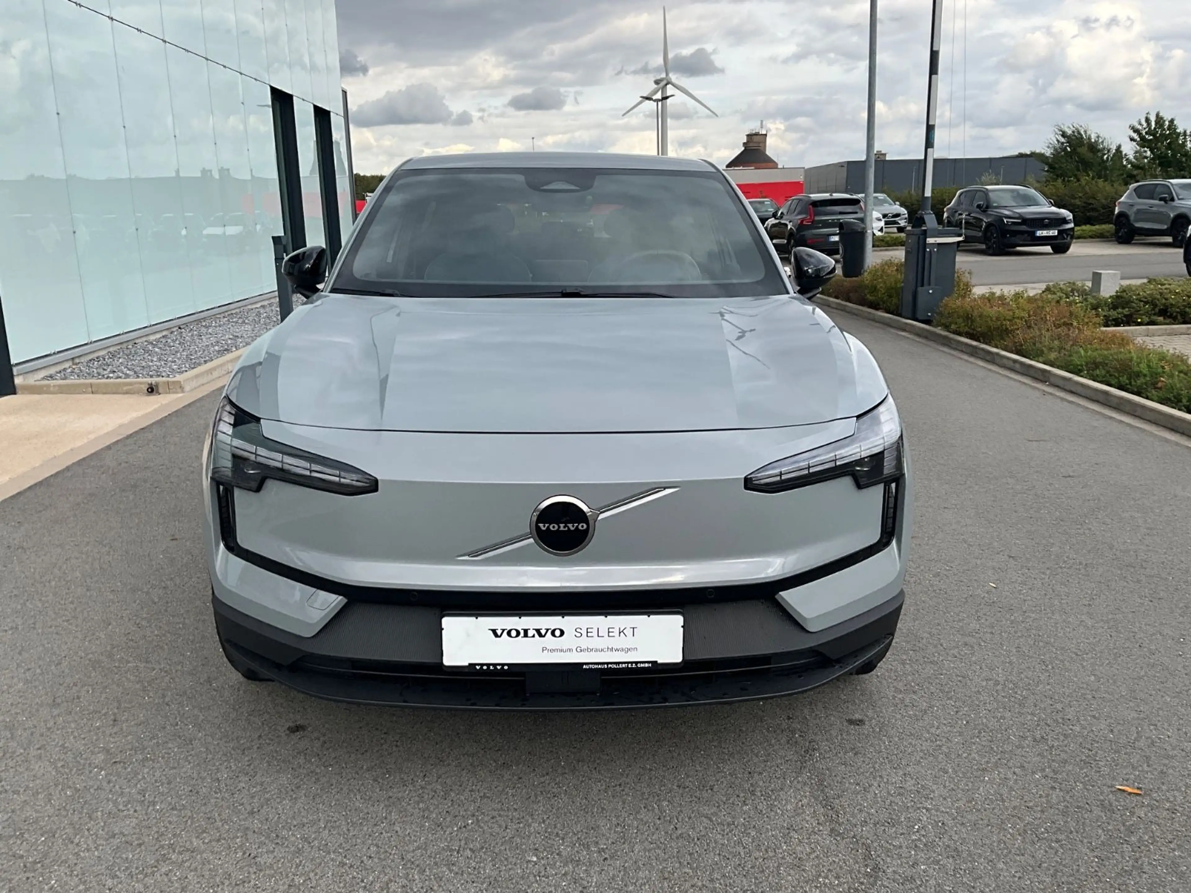 Volvo EX30 Plus 2WD — photo 8