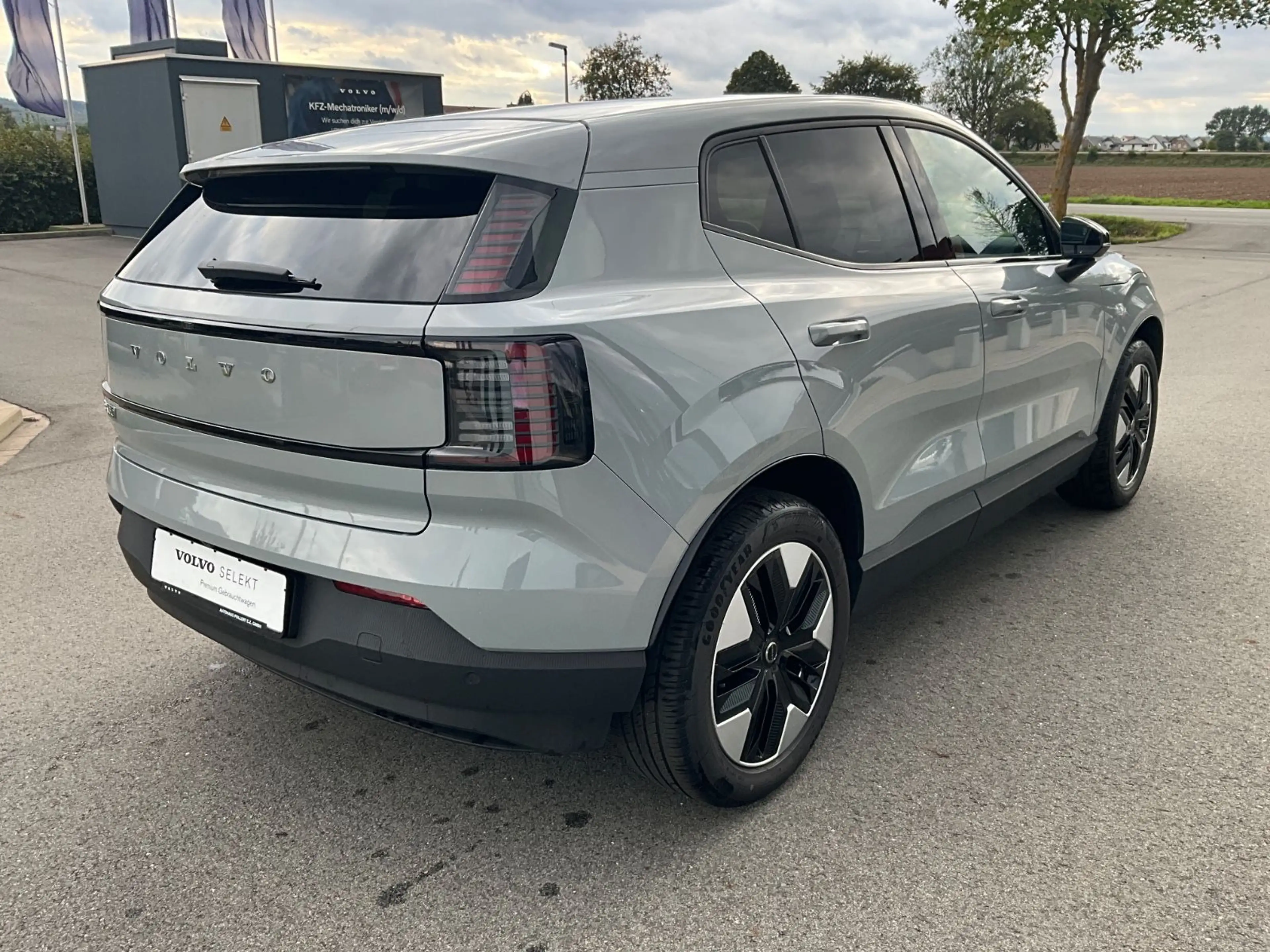 Volvo EX30 Plus 2WD — photo 5