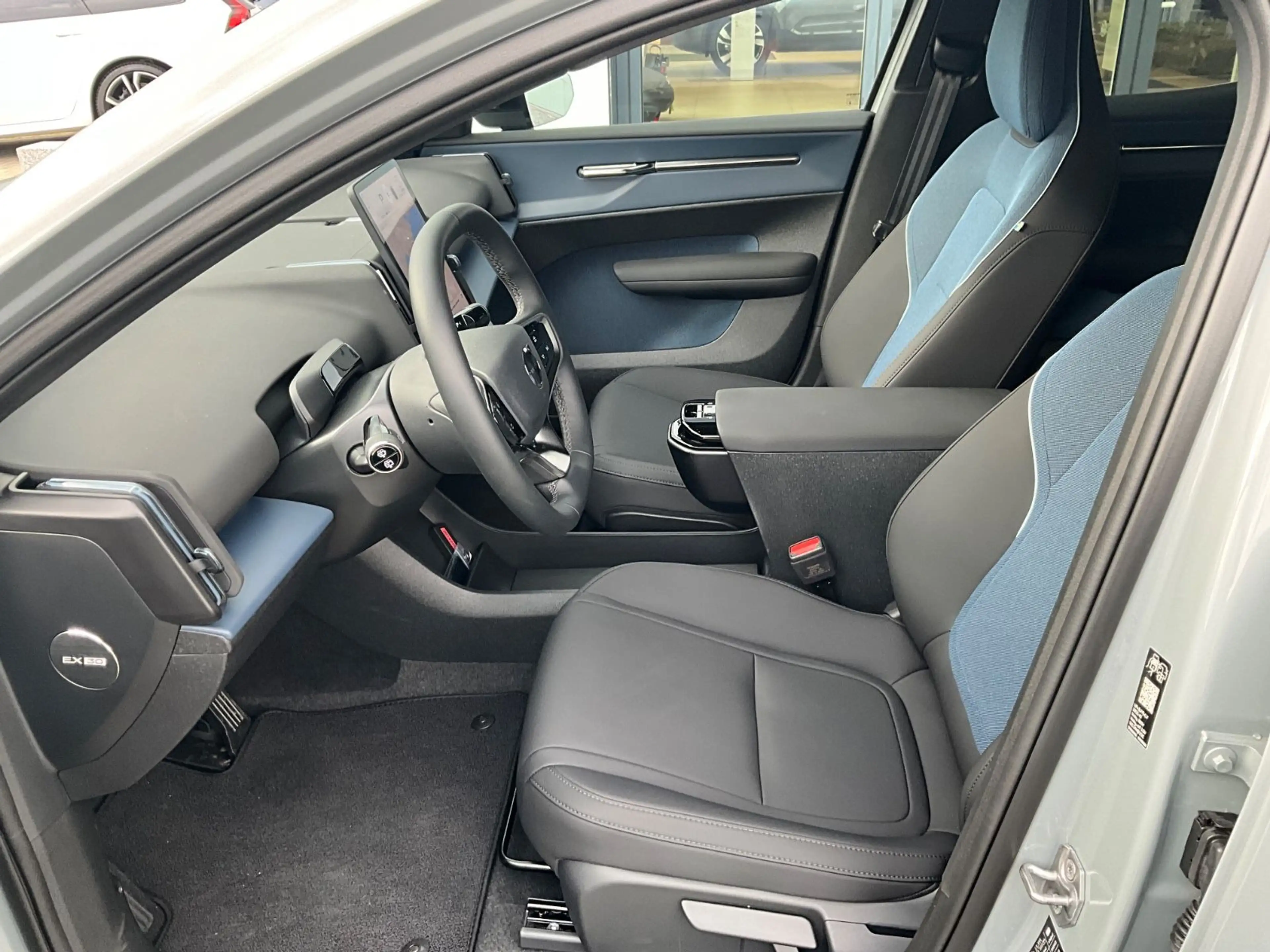Volvo EX30 Plus 2WD — photo 10