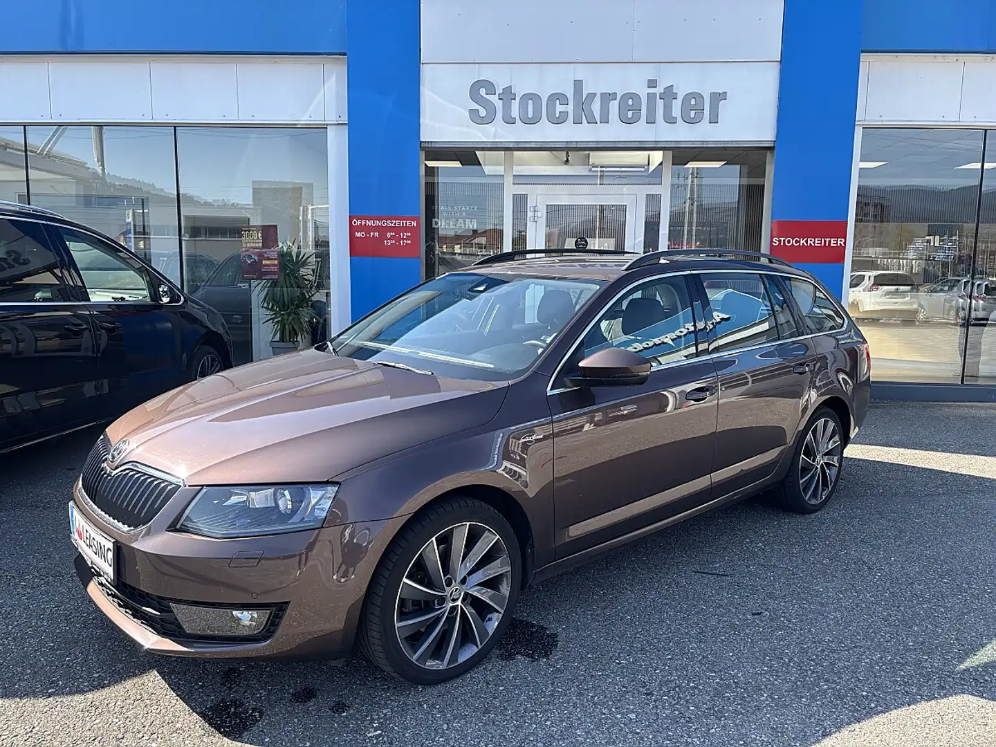 Skoda Octavia Combi 2,0 TDI 4x4 L&K DSG*Xenon*PDC*Teilledersi... Braun - 1