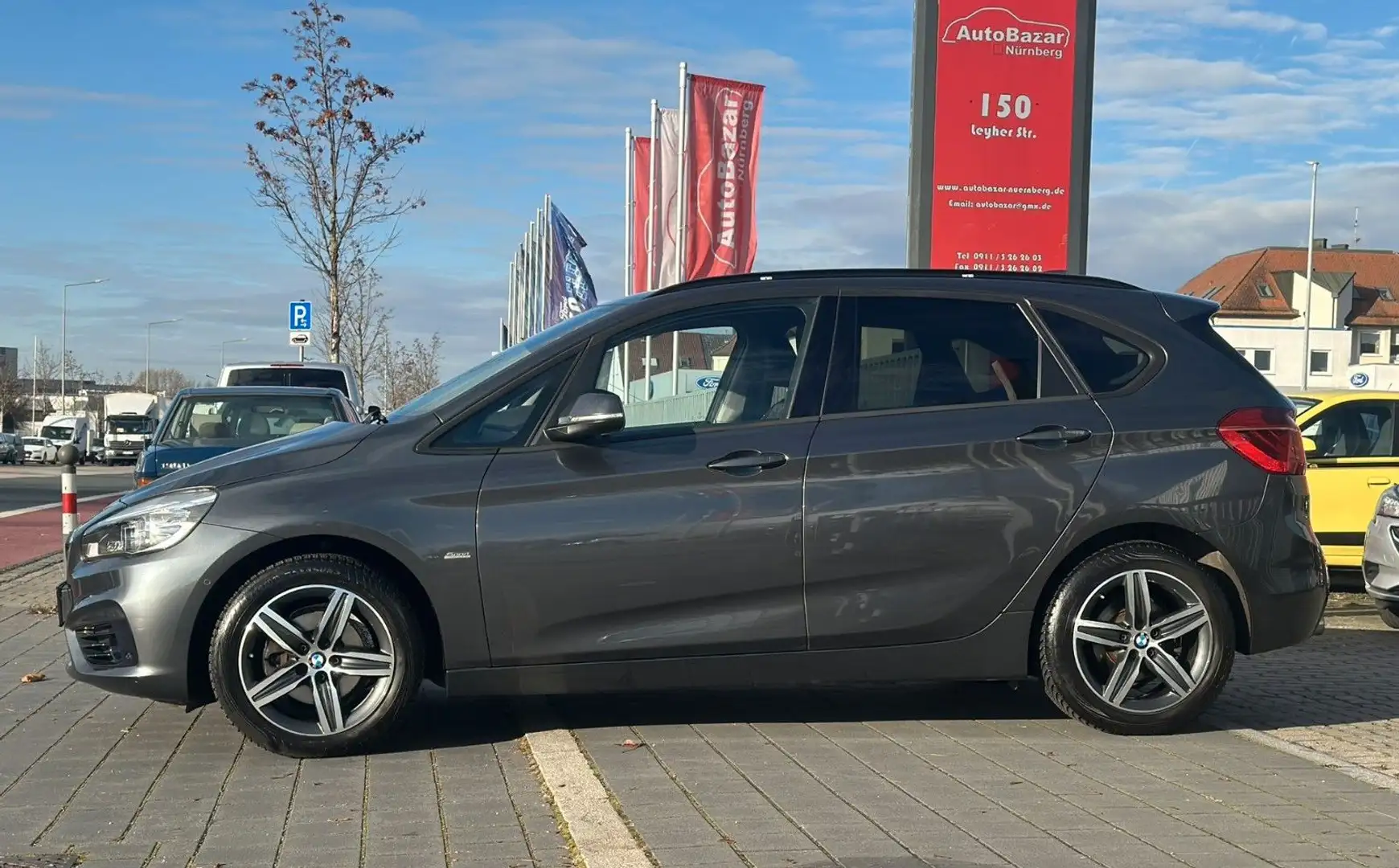 BMW 218 d Active Tourer Sport Line / Scheckheft / AHK Grau - 2