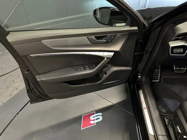 Audi A6 view 14
