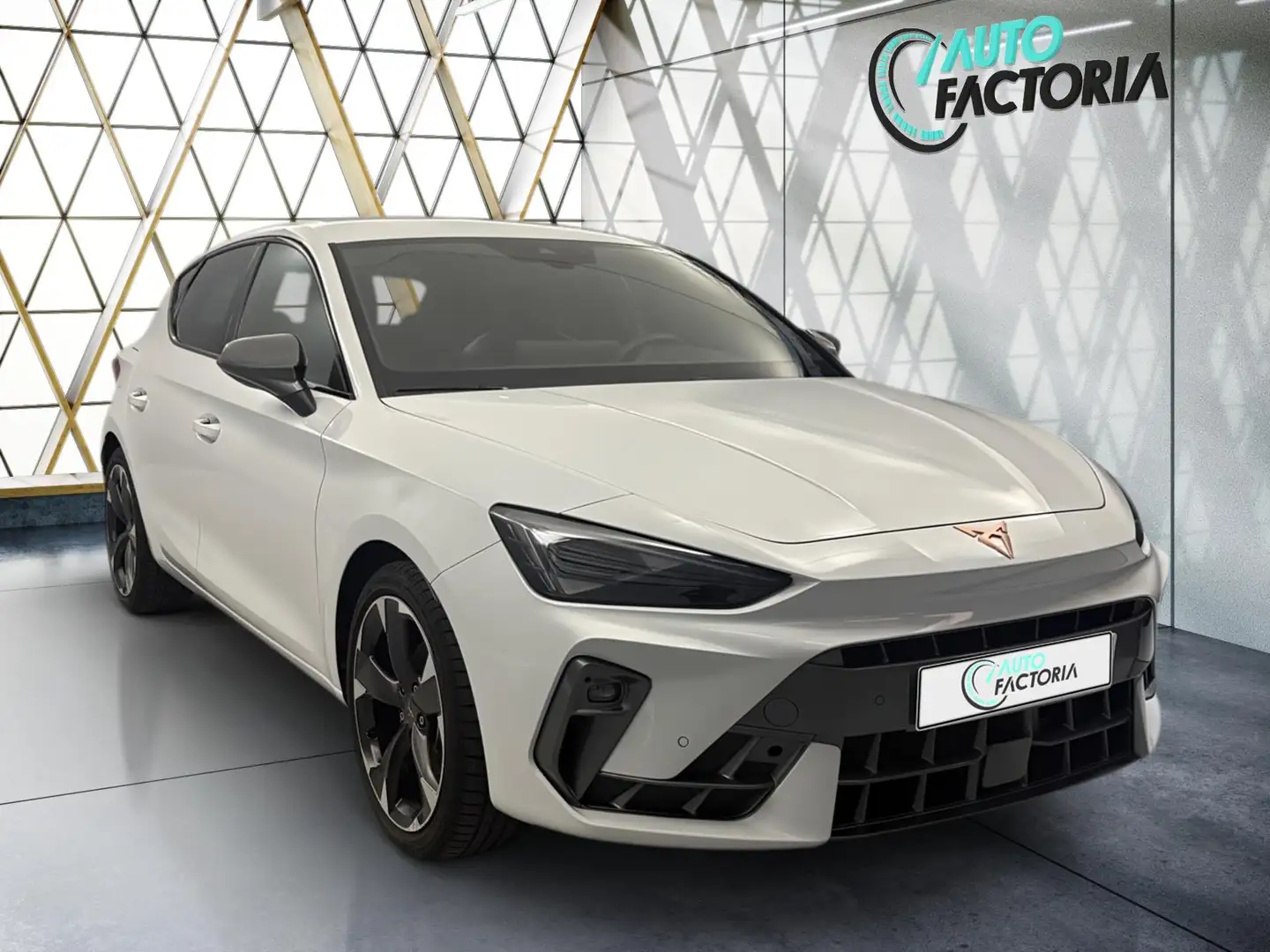 CUPRA Leon -29% 1.5 eTSI 150cv BVA+MIRRORLINK+CAM+LED+JA18 Beige - 2
