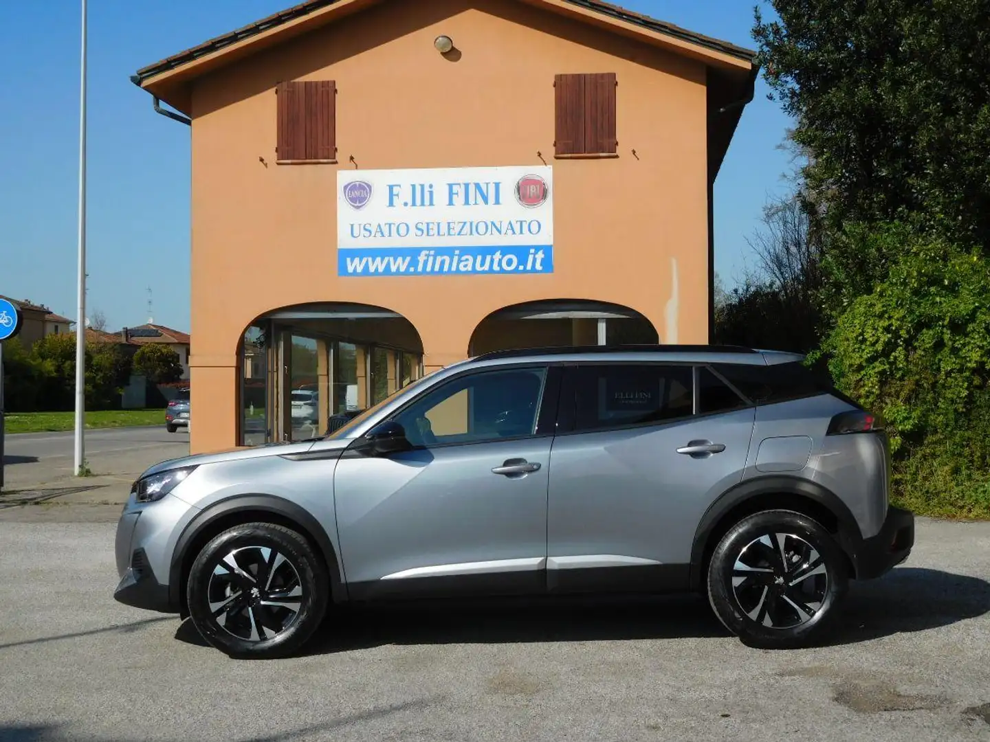 Peugeot 2008 PureTech 130 S&S Allure Pack Grigio - 2