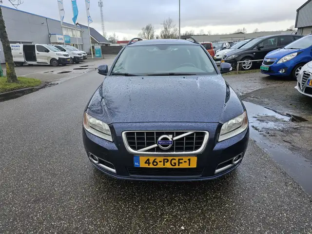 Volvo V70 view 16