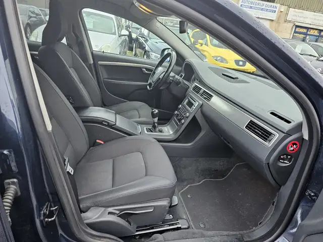 Volvo V70 view 12
