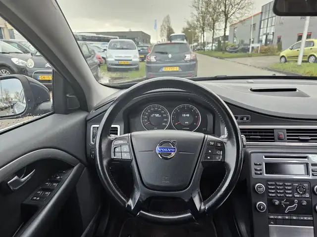 Volvo V70 view 20