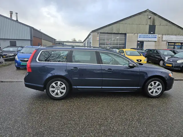 Volvo V70 view 9