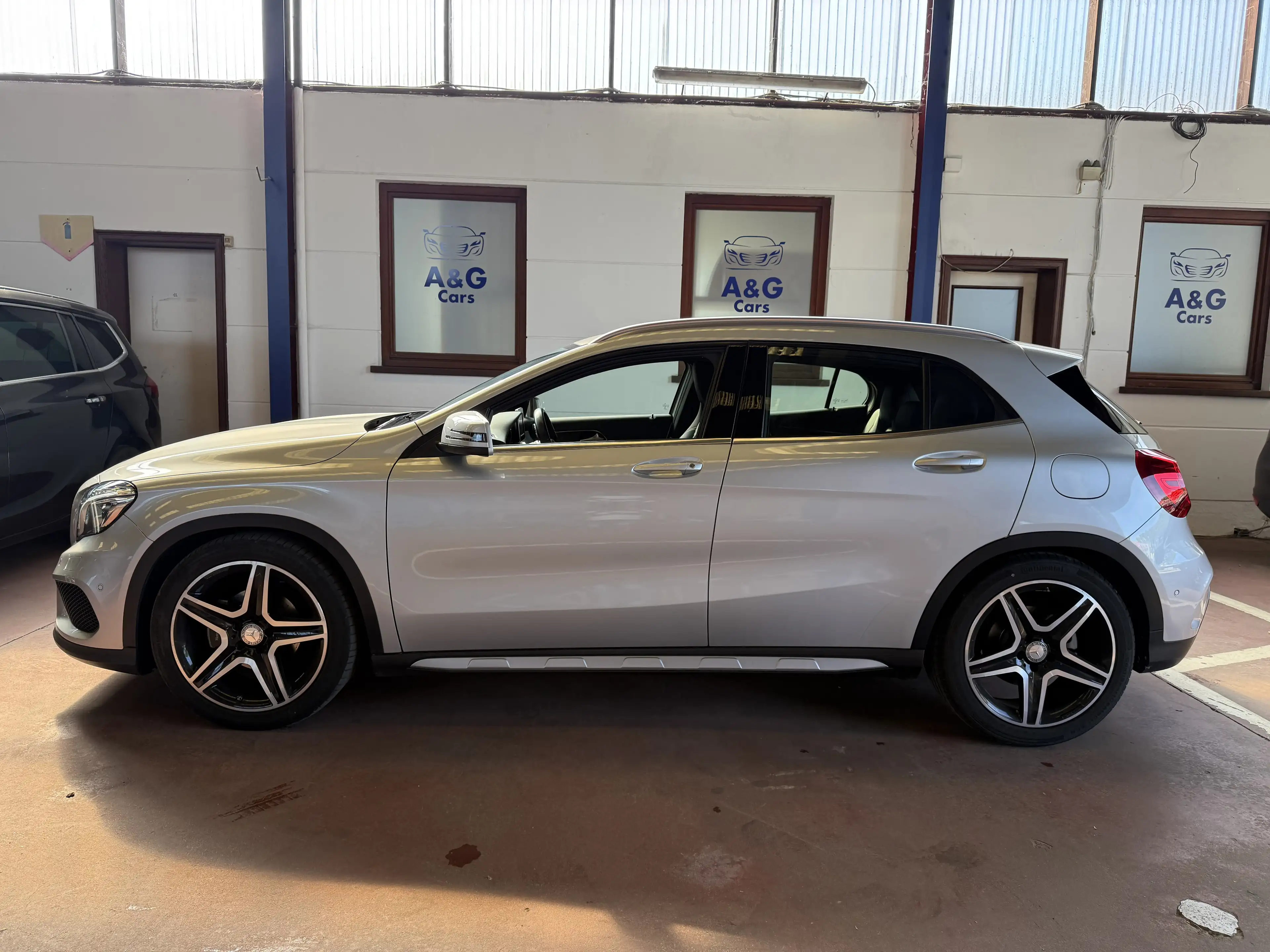 Mercedes-Benz GLA 180 GLA 180i Automatique AMG. 1 Jaar Garantie — photo 4