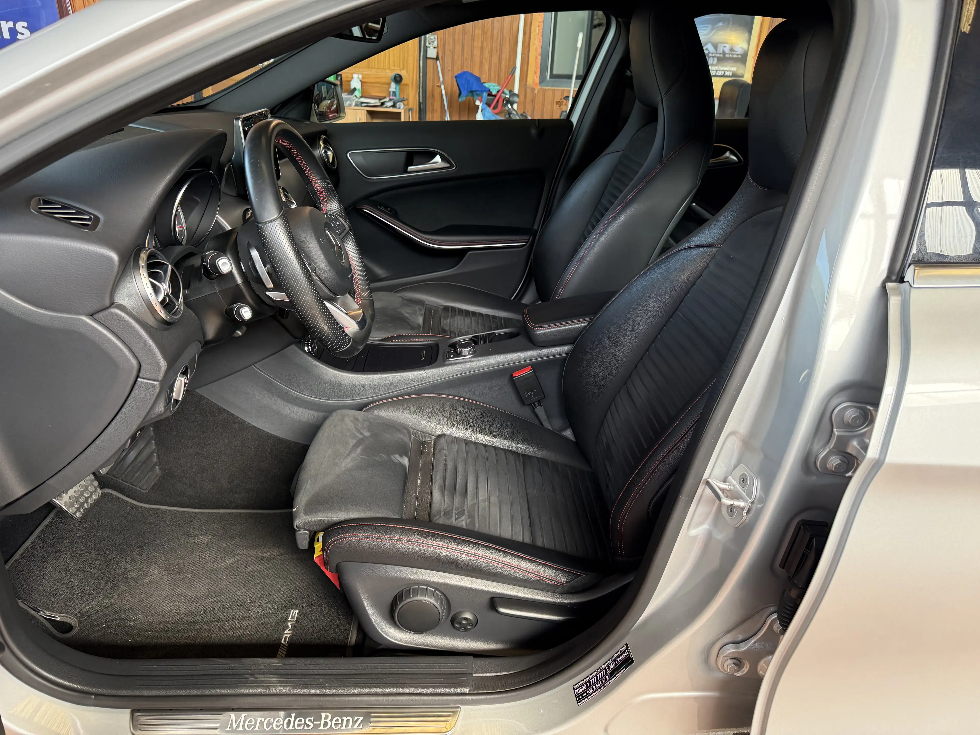 Mercedes-Benz GLA 180 GLA 180i Automatique AMG. 1 Jaar Garantie — photo 12