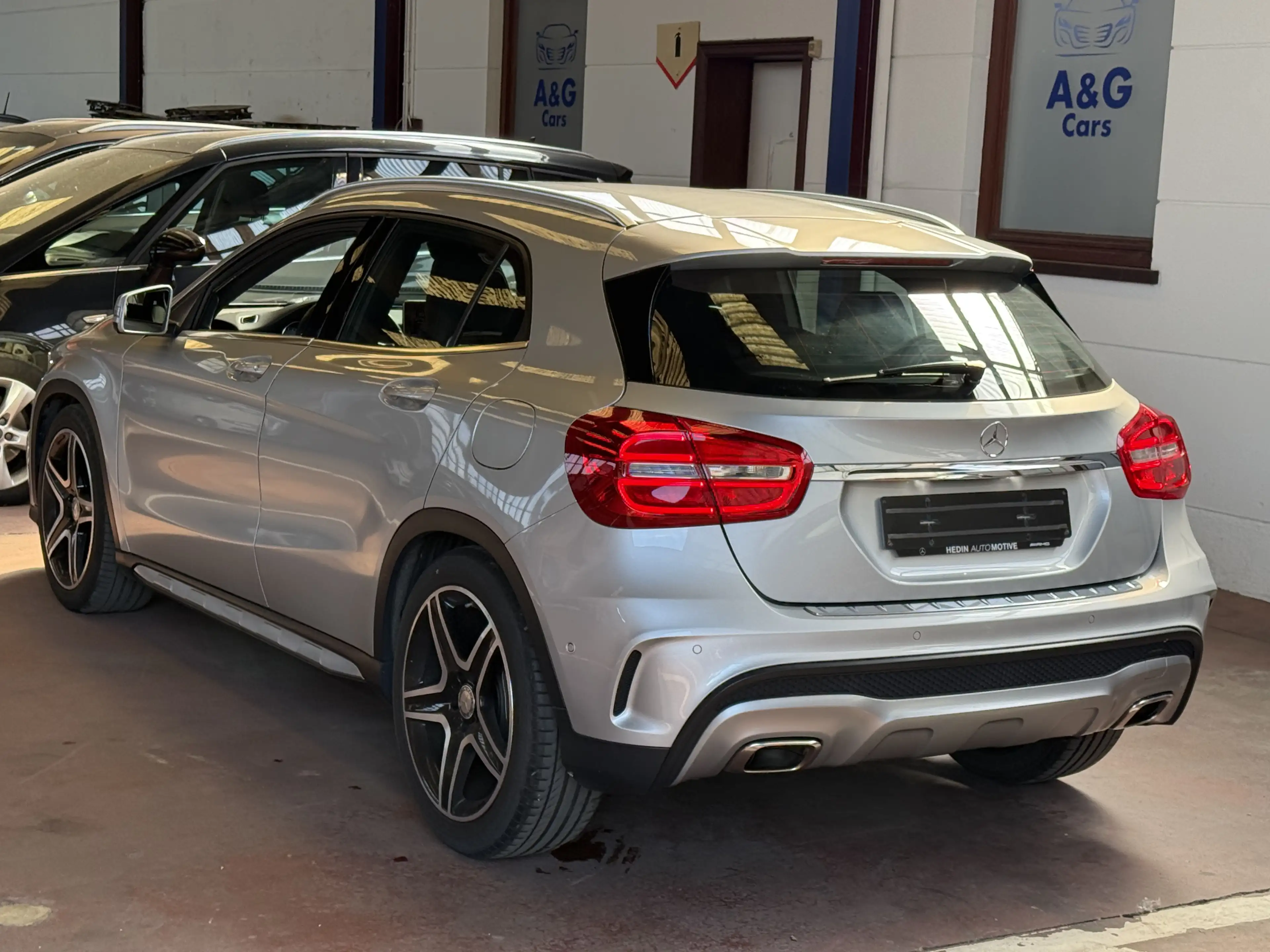 Mercedes-Benz GLA 180 GLA 180i Automatique AMG. 1 Jaar Garantie — photo 5