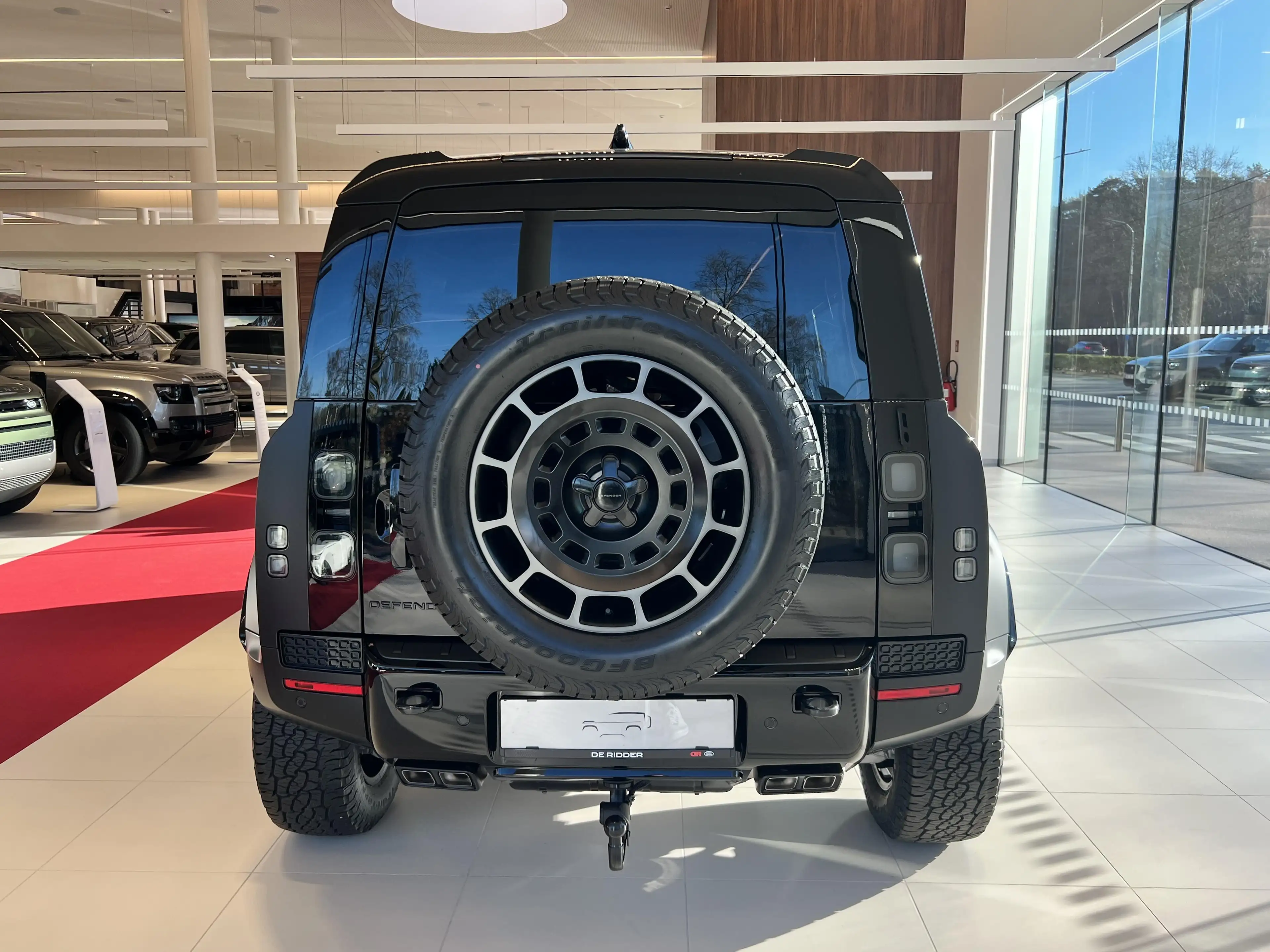 Land Rover Defender 110 P635 OCTA AWD — photo 7