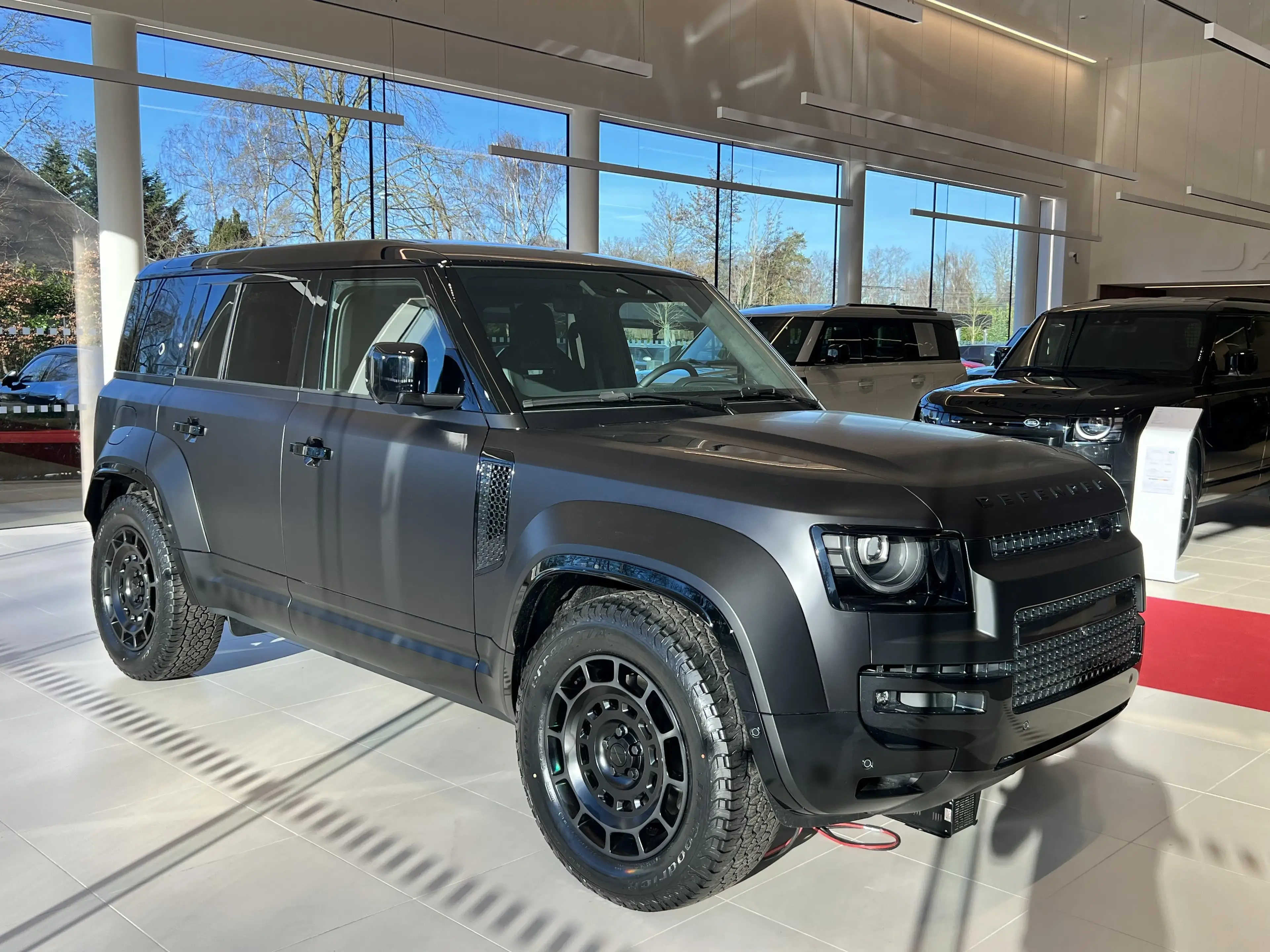 Land Rover Defender 110 P635 OCTA AWD — photo 6
