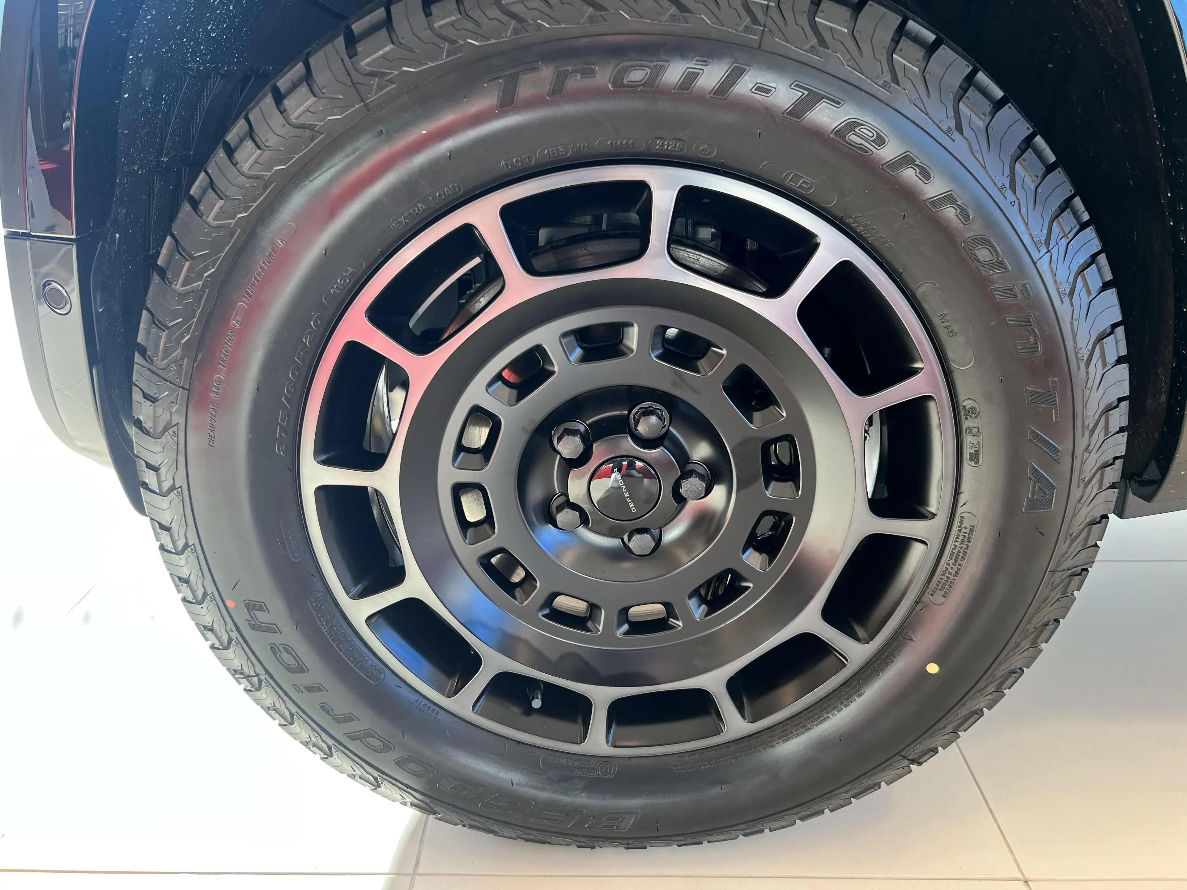 Land Rover Defender 110 P635 OCTA AWD — photo 8