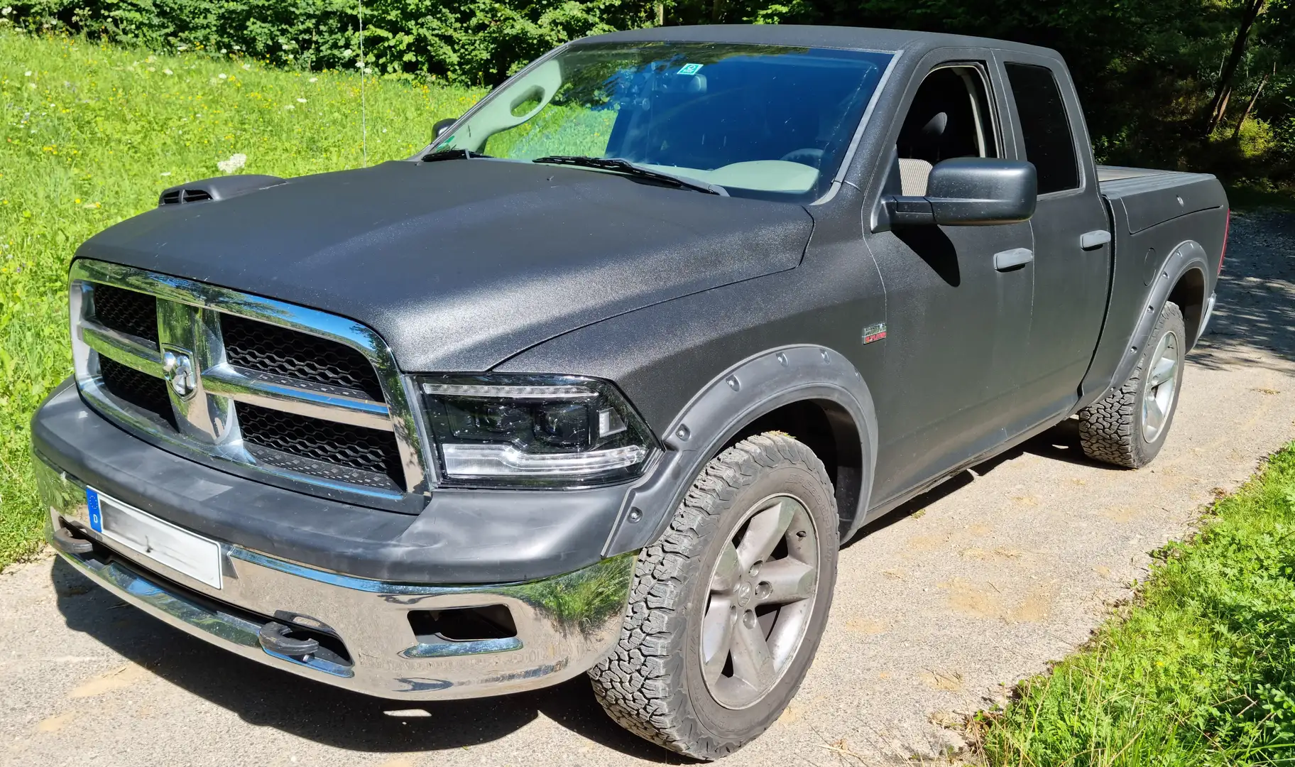 Dodge RAM 1500 5.7 Hemi RAMBox LKW LPG Kanada-Ausführung Schwarz - 1